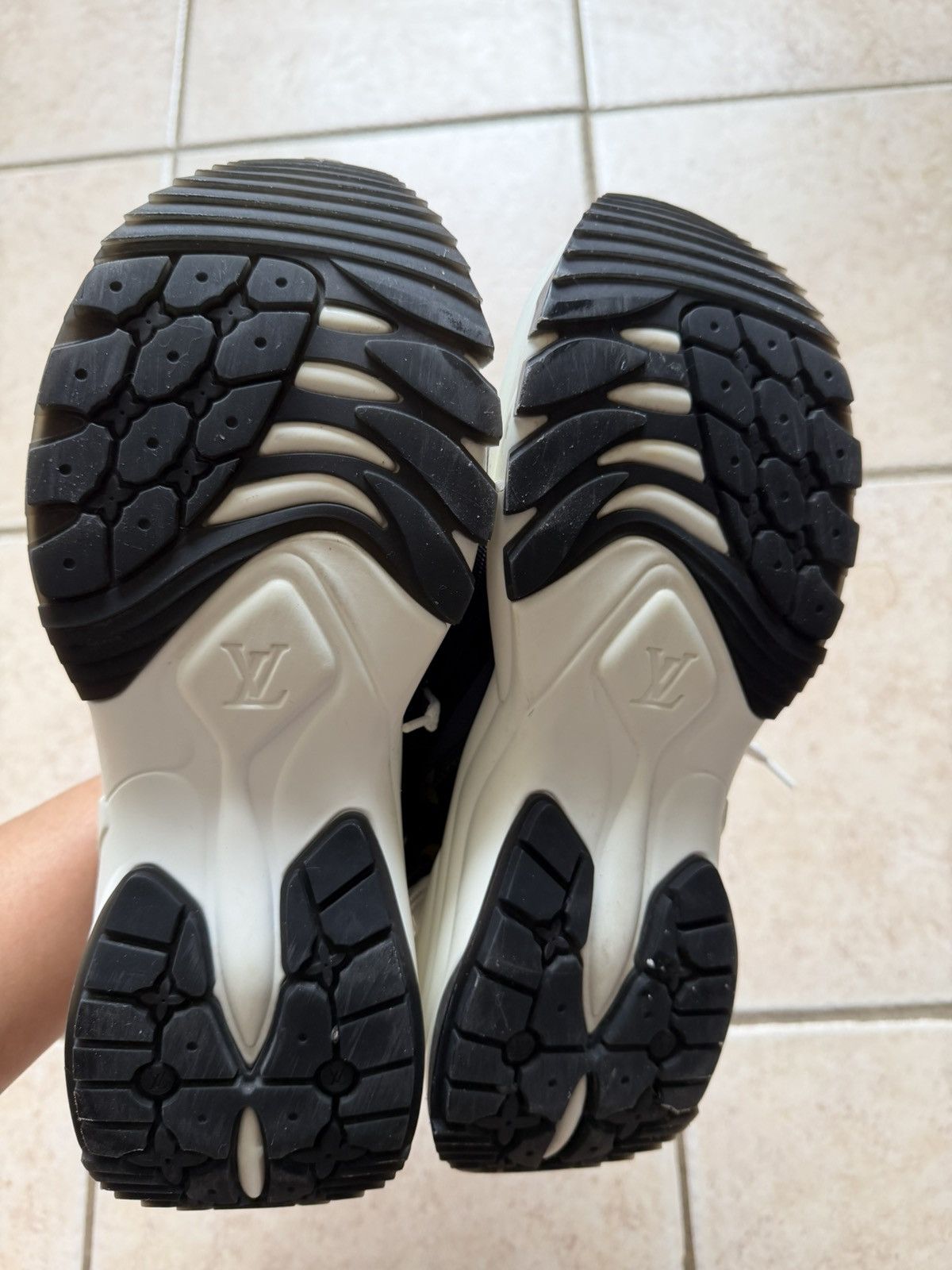 Louis Vuitton Louis Vuitton Run 55 sneakers Size US 8.5 / IT 38.5 - 8 Thumbnail