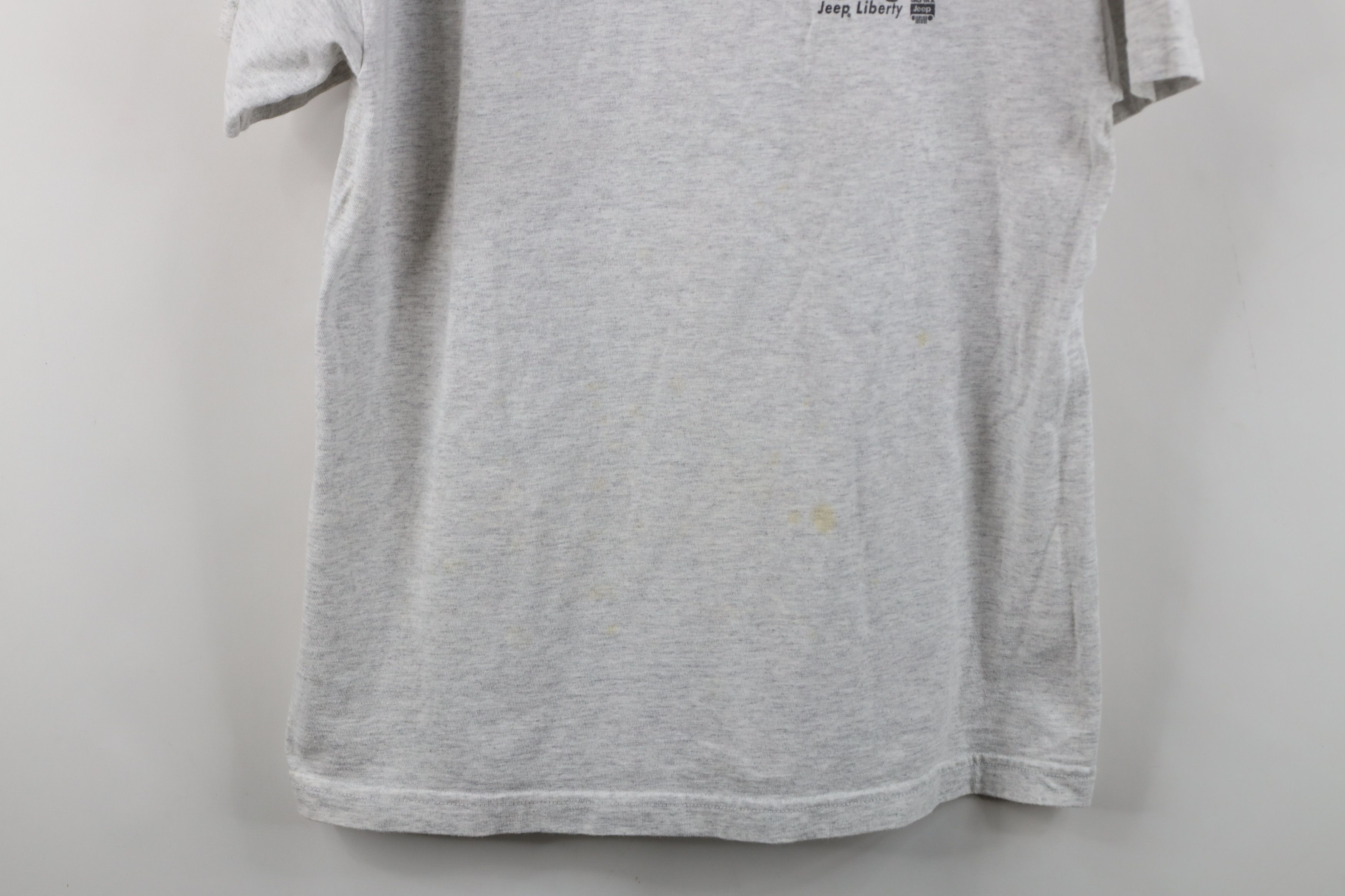Vintage Vintage 90s Y2K Jeep Motors Co Jeep Liberty T-Shirt USA Size US L / EU 52-54 / 3 - 3 Thumbnail