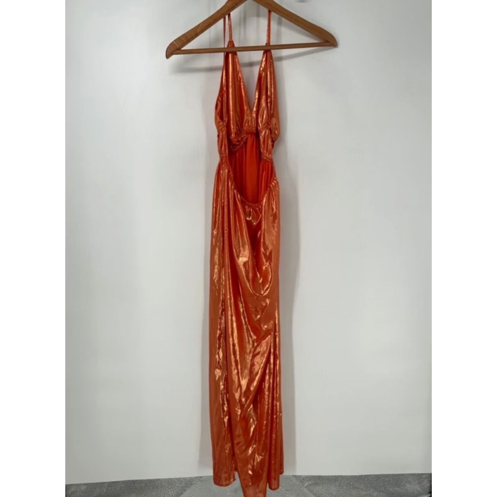 red dress gold accessories | Polished Shell Claw Hair Clip Ball Gown 80's Prom Color:Raspberry* autumnave