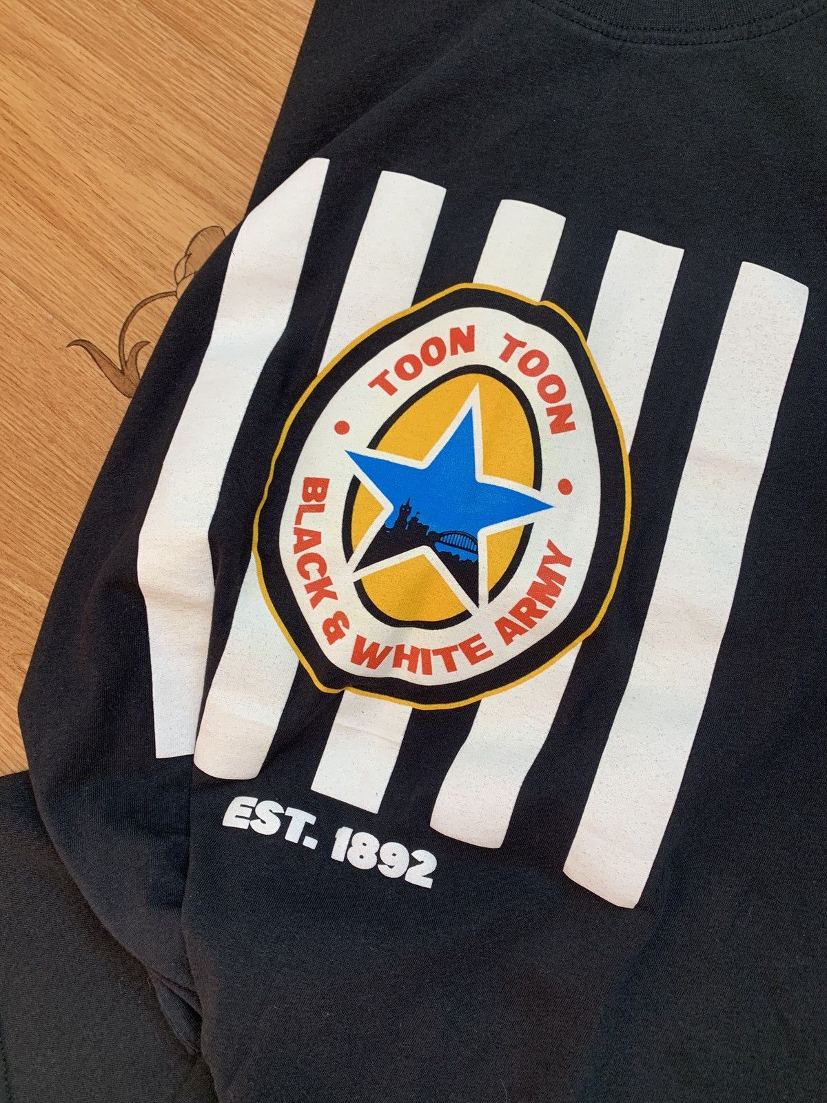 Other Vintage Newcastle United Black & white Army Support T Shirt Size US M / EU 48-50 / 2 - 6 Thumbnail