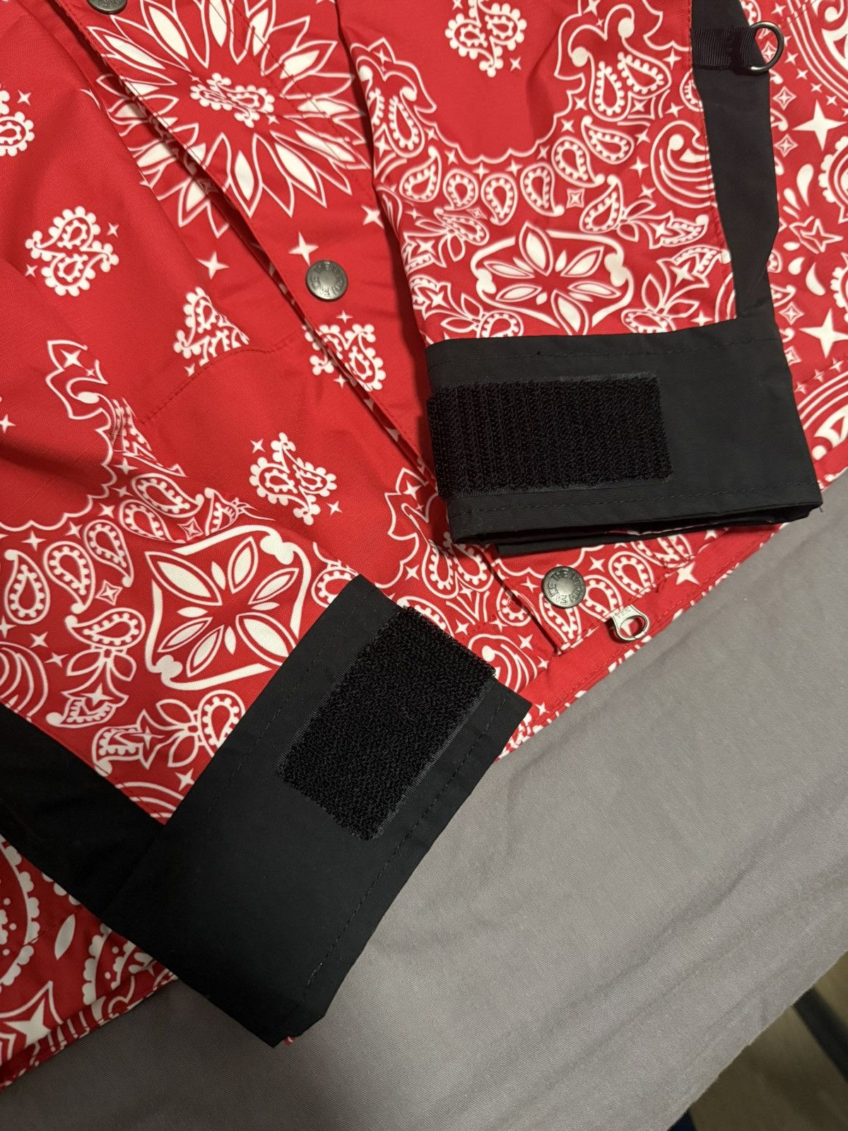 Supreme × The North Face Supreme tnf north face Red bandana Paisley mountain Jacket Size US S / EU 44-46 / 1 - 8 Thumbnail