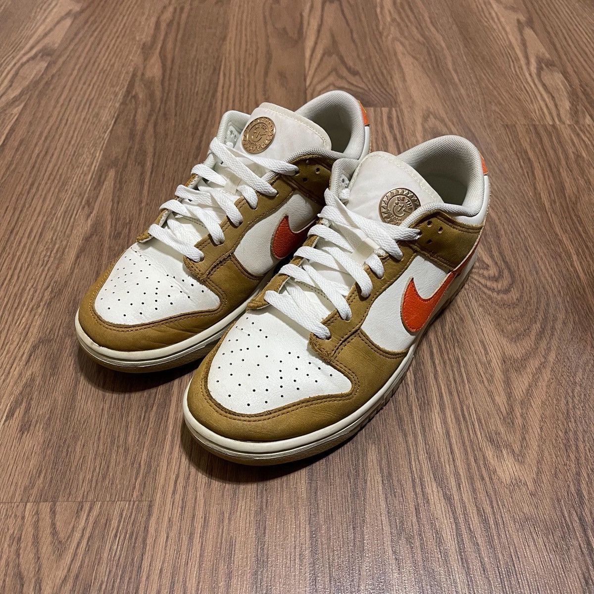 Nike Nike SB Dunk Low Retro Be The One Sail Safety Orange Wheat Size US 9 / EU 42 - 2 Thumbnail