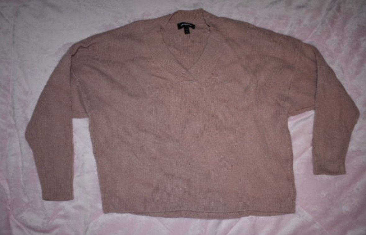 Express Cozy Pink Express Womens V Neck Sweater 3/4 Sleeve Medium Size M / US 6-8 / IT 42-44 - 1 Thumbnail