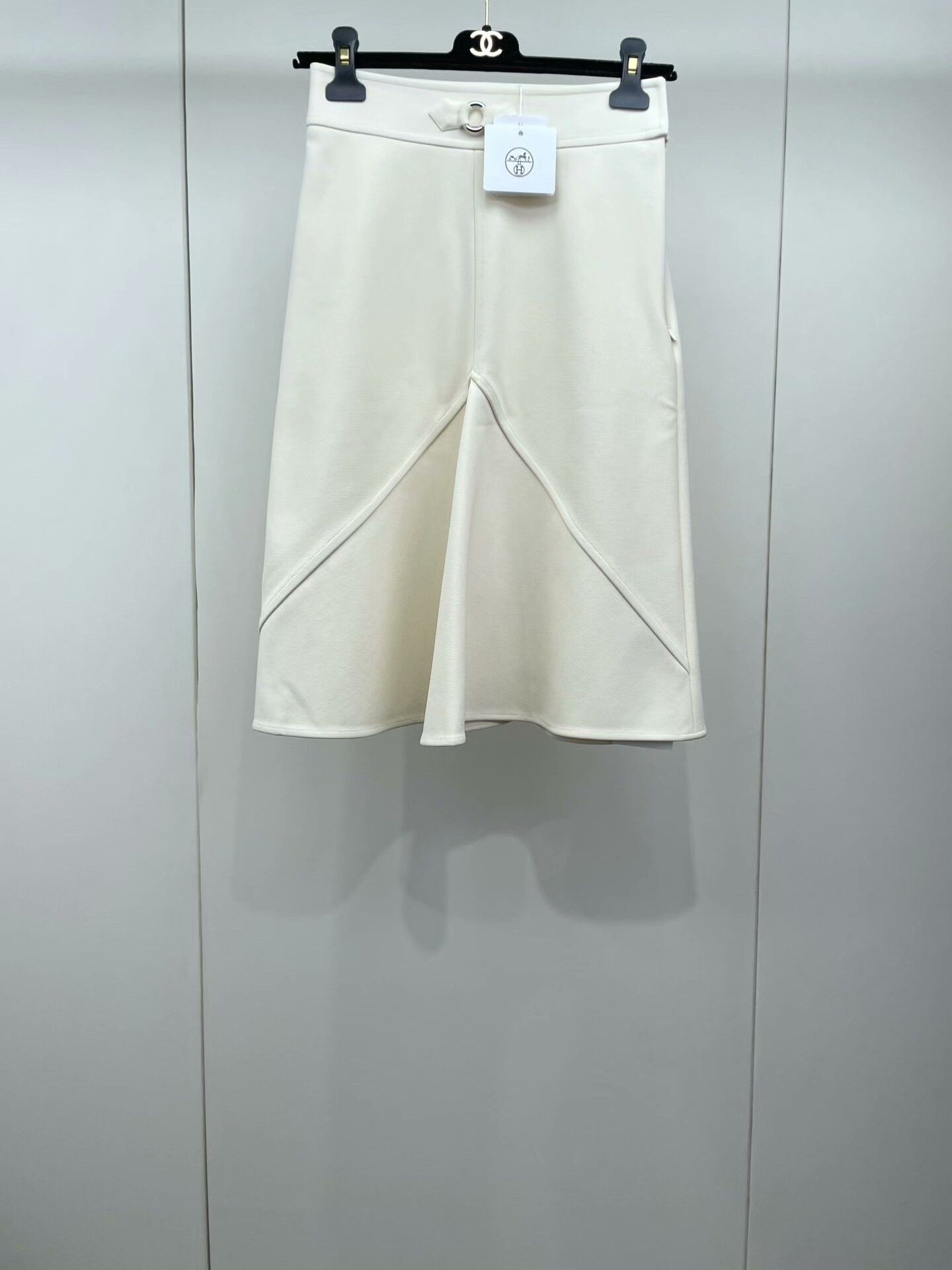 Hermes Hermes Cream Color Midi Skirt Size 28" / US 6 / IT 42 - 1 Thumbnail