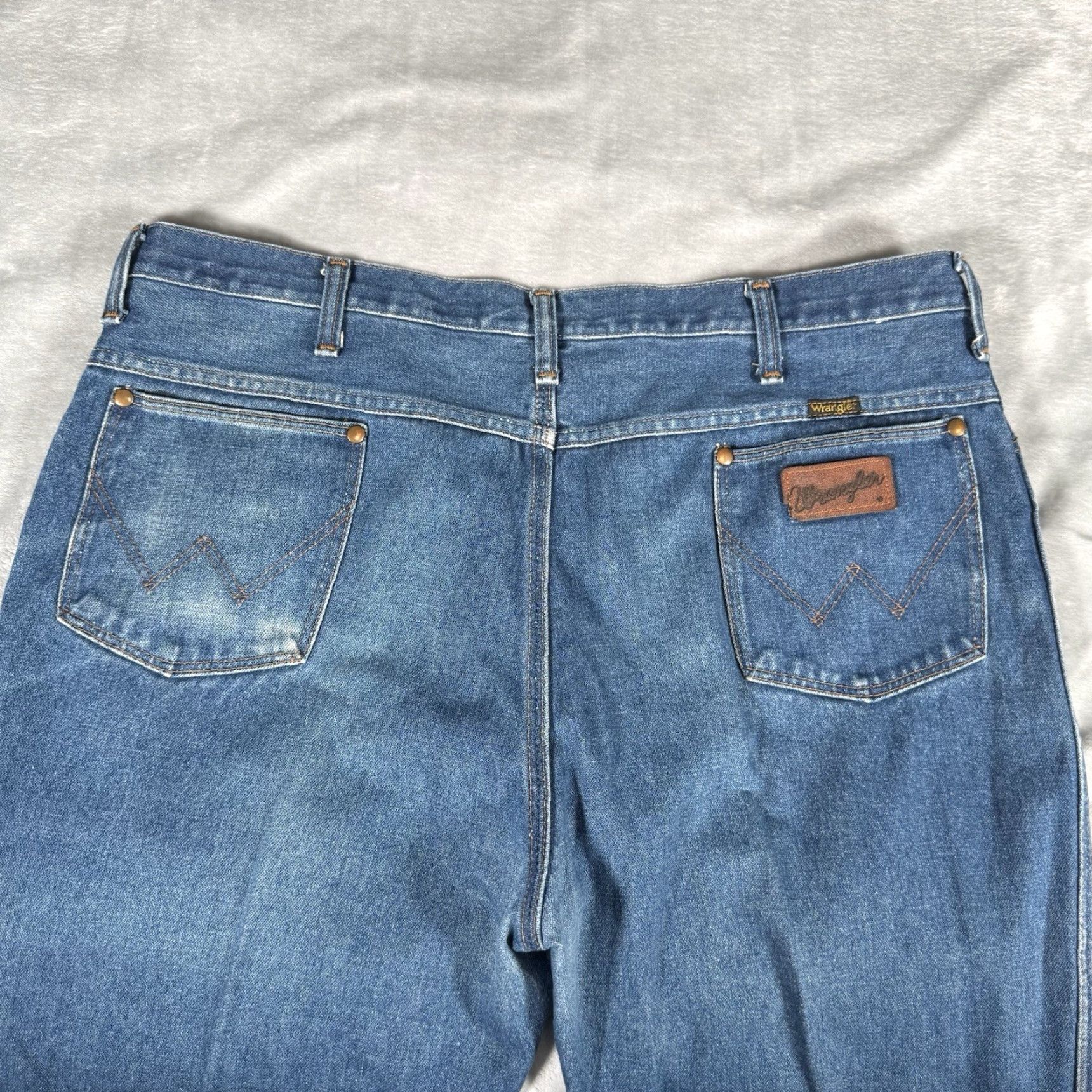 Wrangler VINTAGE Wrangler Jeans Straight Fit Mens 38 Regular Blue Denim 5-Pocket USA 90s Leather Patch Logo Zipper Button Waist 38 Inseam 29 Size US 38 / EU 54 - 3 Thumbnail