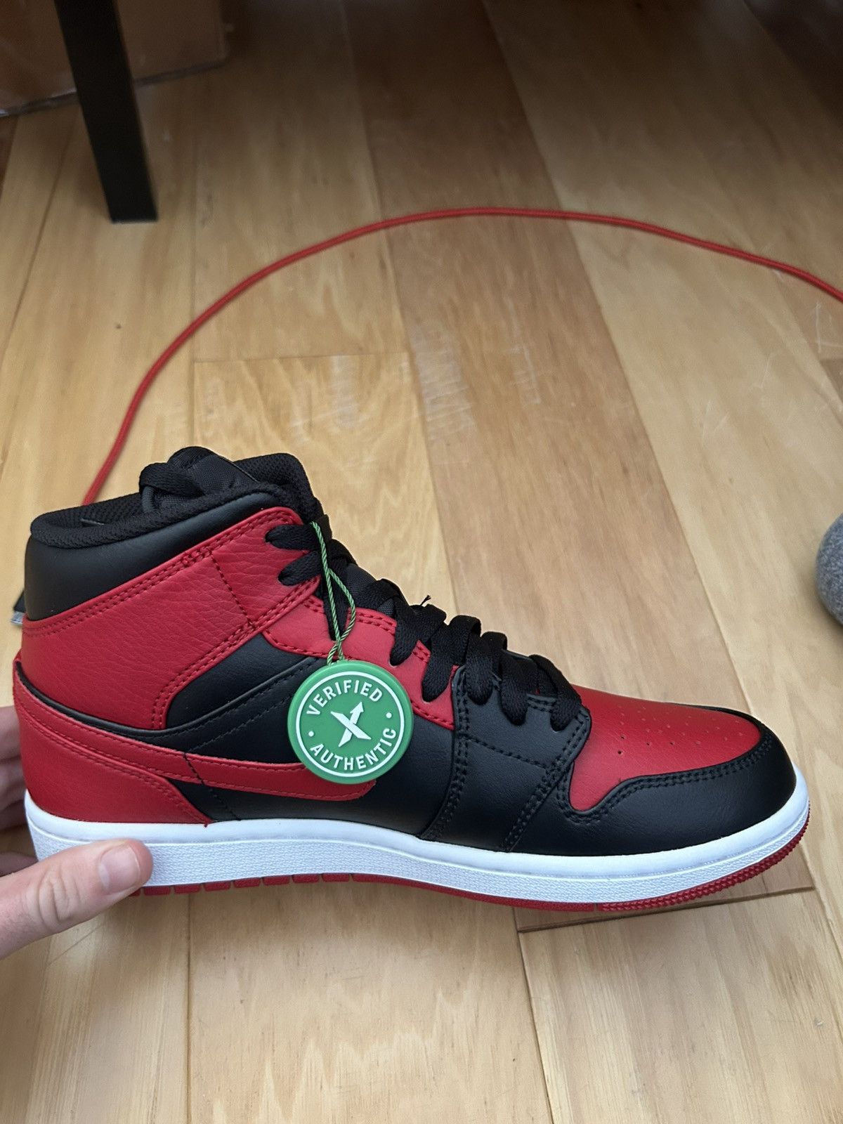 Jordan Brand × Nike Jordan 1 mid “banned” Size US 8 / EU 41 - 3 Thumbnail