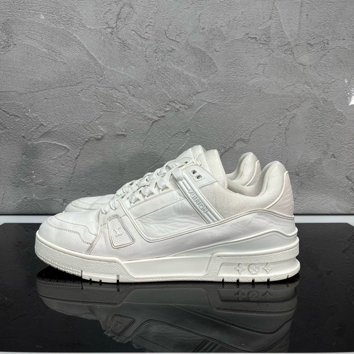 Louis Vuitton LV Trainer White UK10/44 98 New Lightly Used Size US 10 / EU 43 - 4 Thumbnail