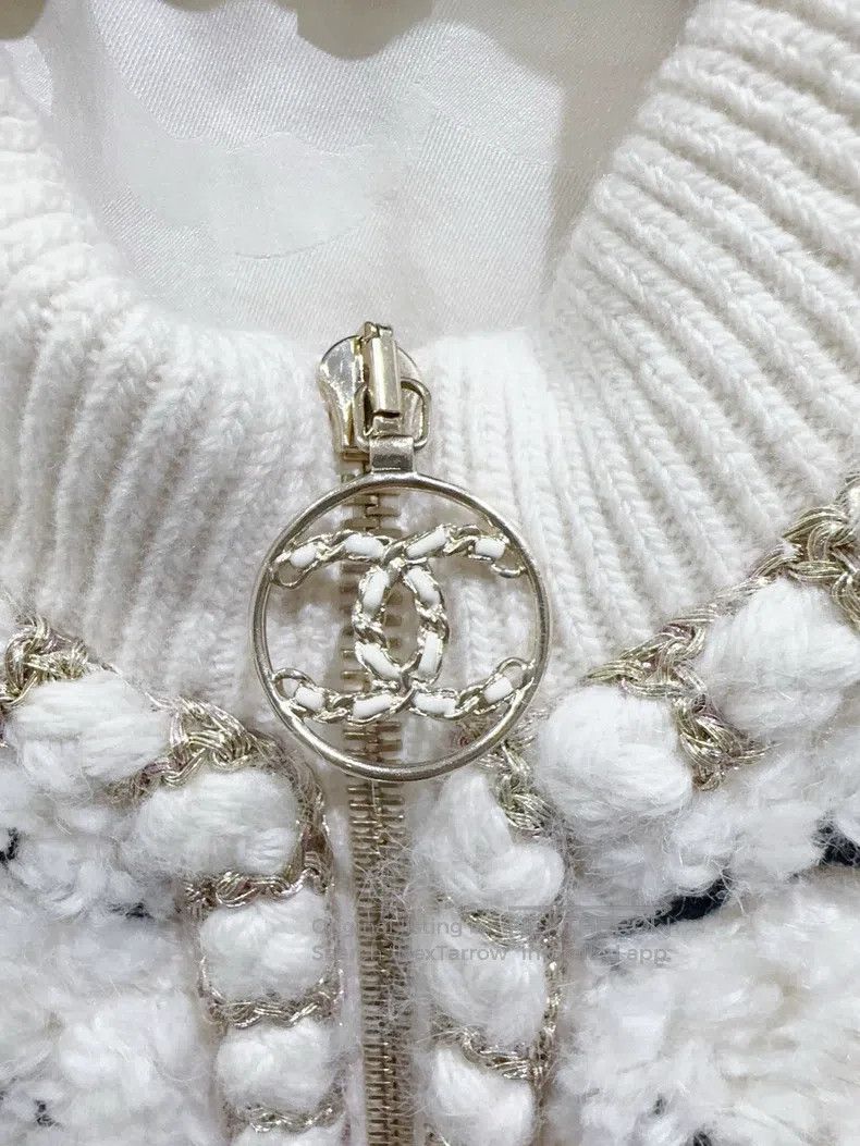 Chanel Chanel 19B white teddy jacket Size XXS / US 00 / IT 34 - 2 Thumbnail