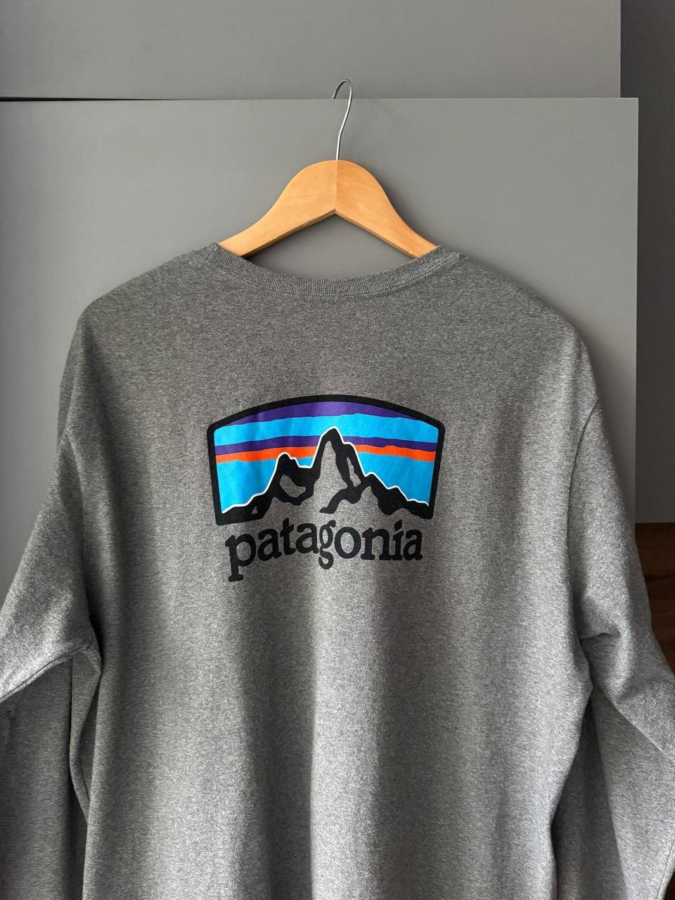 Patagonia Patagonia Long-Sleeve P-6 Logo Responsibili-Tee T Shirt Grey Size US L / EU 52-54 / 3 - 2 Thumbnail