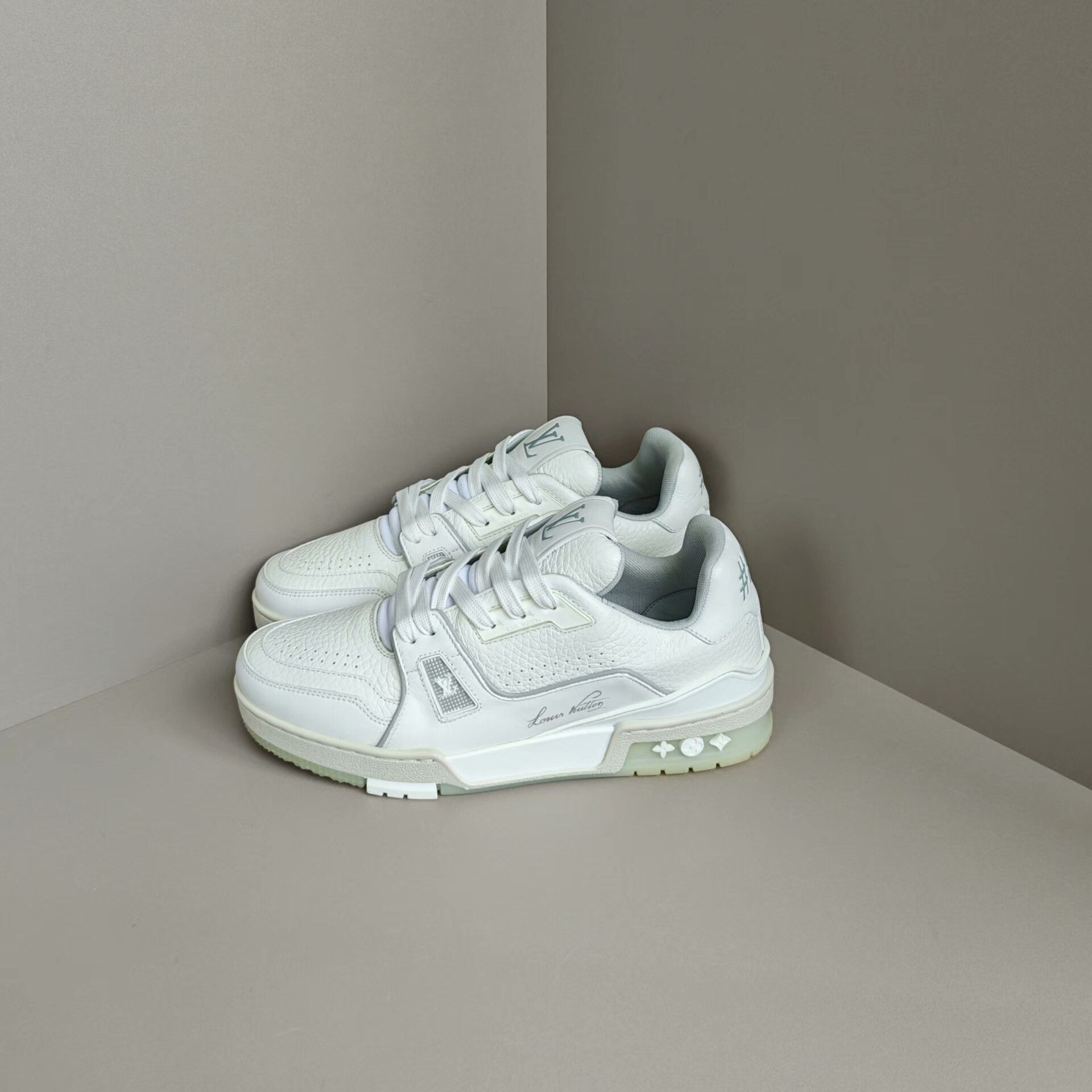 Louis Vuitton Louis Vuitton Training White Lowtop Sneakers us_7 Women Size US 7 / IT 37 - 1 Thumbnail