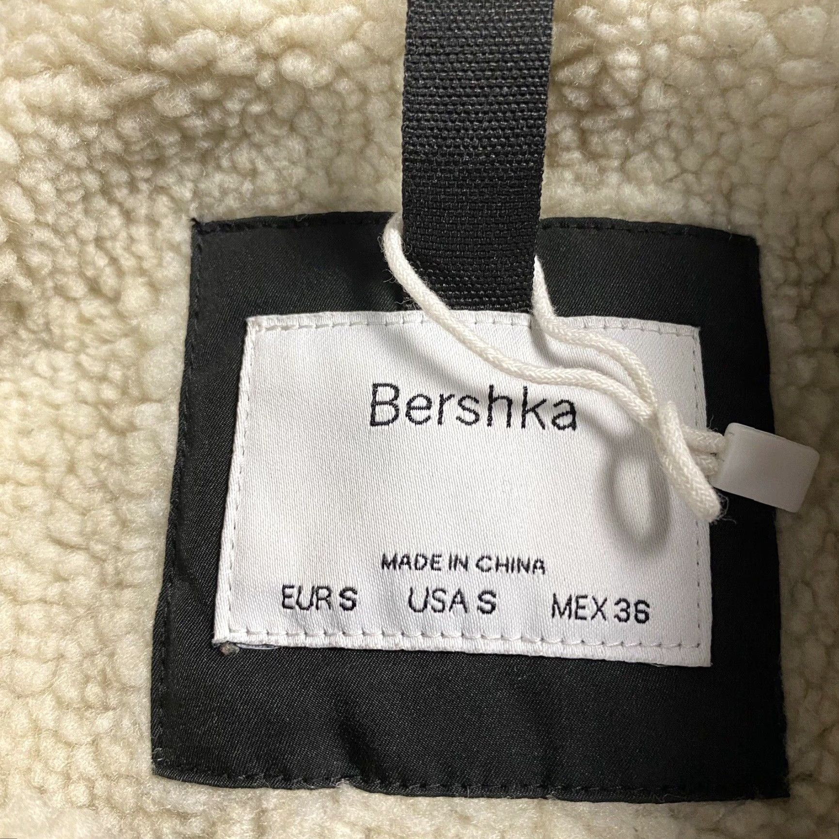 Bershka Bershka Jacket Windbreaker Black | Bomber Jacket | Lined | Size S | Men | Regular | Cotton/Polyester | Mid-Length | 200+ characters? Size US S / EU 44-46 / 1 - 5 Thumbnail