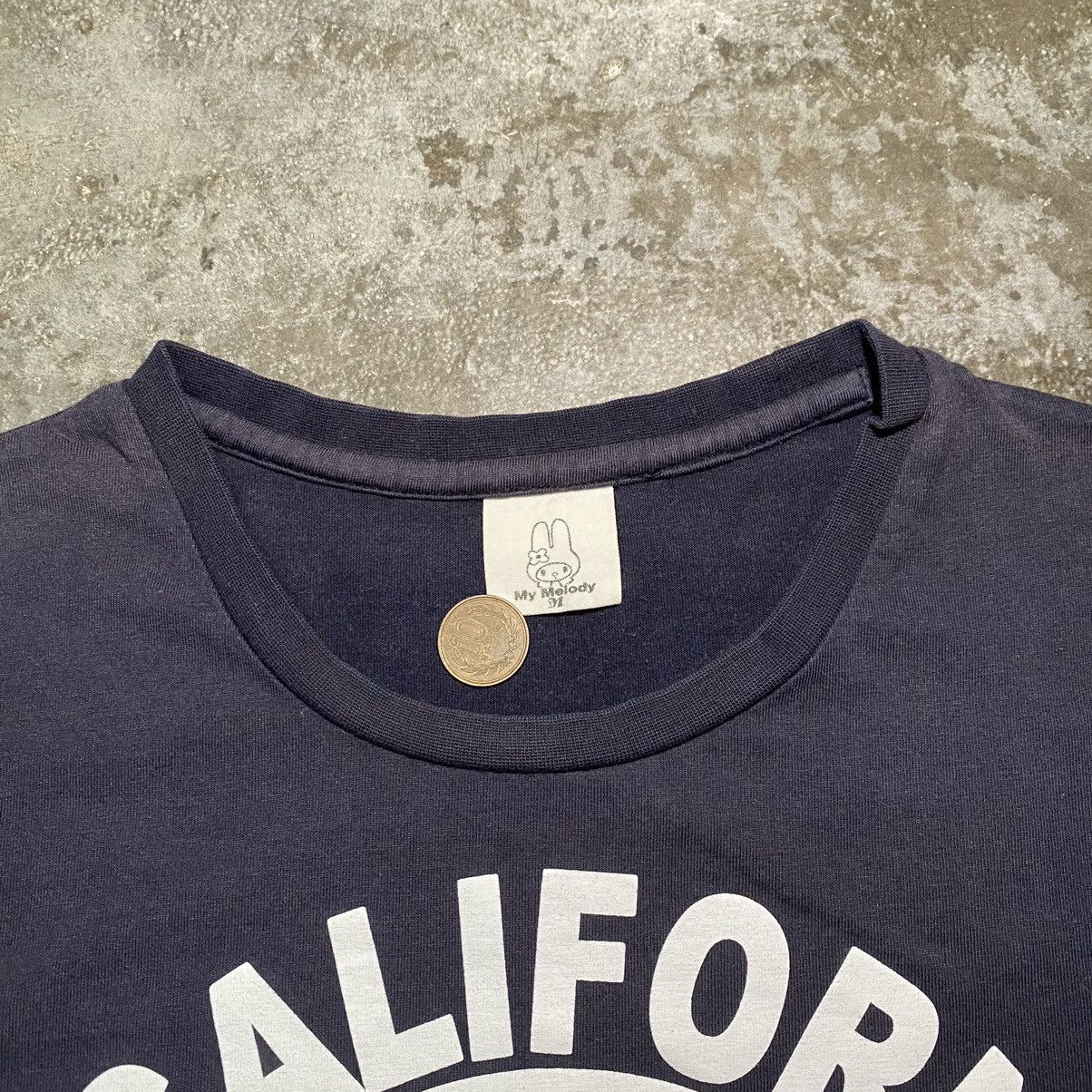 Anime × Vintage Hello Kitty Surf’s Up In California Cartoon T Shirt Size US M / EU 48-50 / 2 - 2 Thumbnail