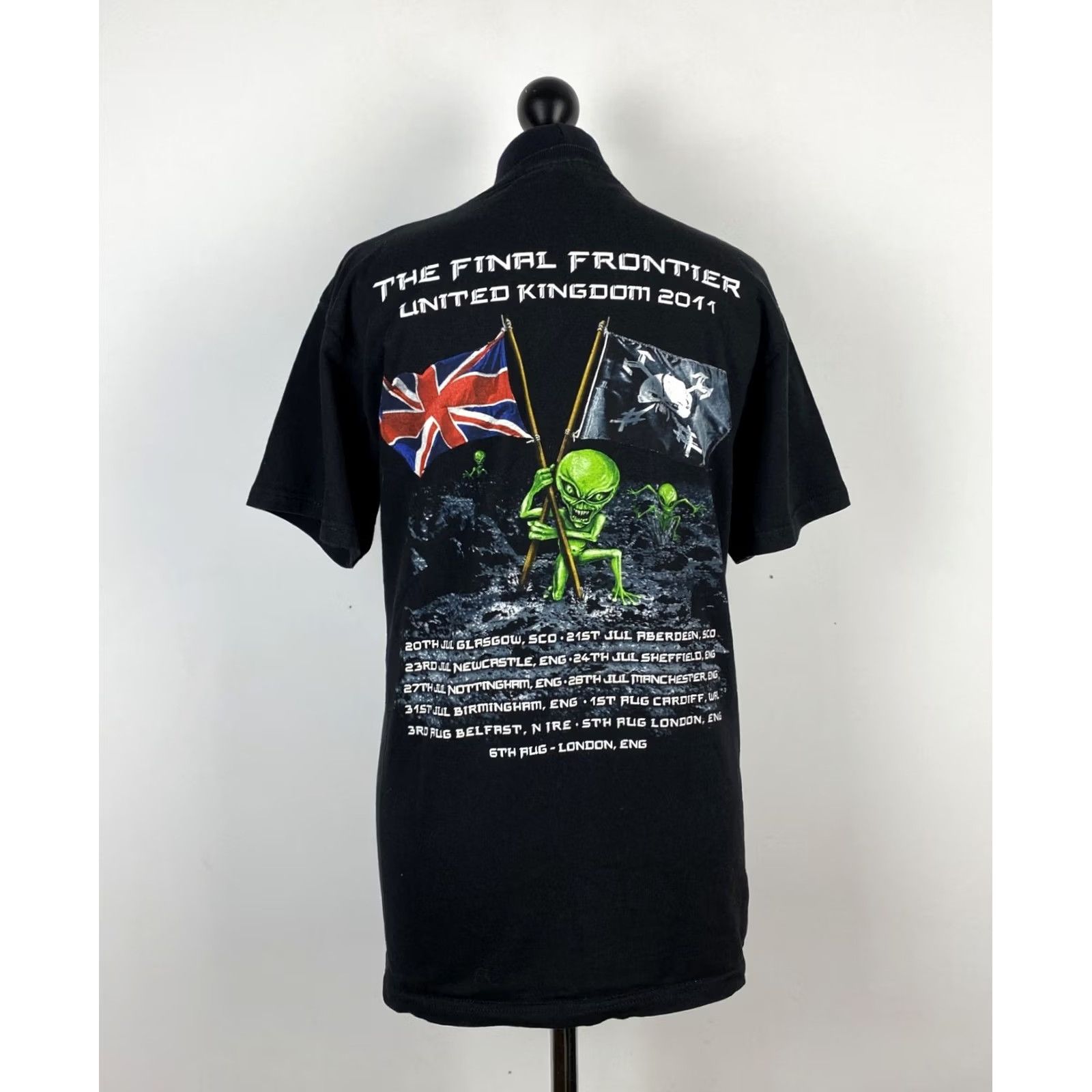Fruit Of The Loom Iron Maiden The Final Frontier United Kingdom 2011 mens shirt M heavy cotton Black Shirt Mens M Iron Maiden Final Frontier 2011 Size US M / EU 48-50 / 2 - 5 Thumbnail