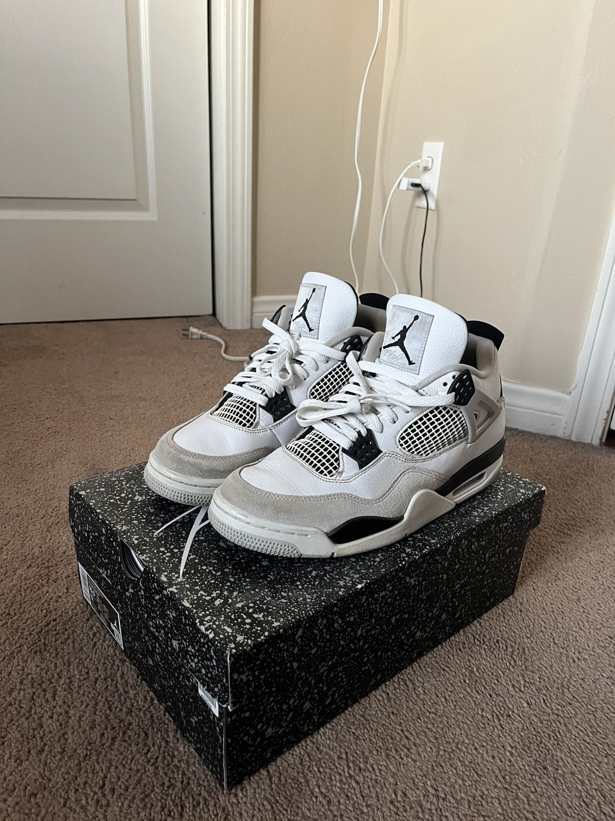 Jordan Brand × Nike Jordan 4 Military Black Size US 10.5 / EU 43-44 - 1 Thumbnail