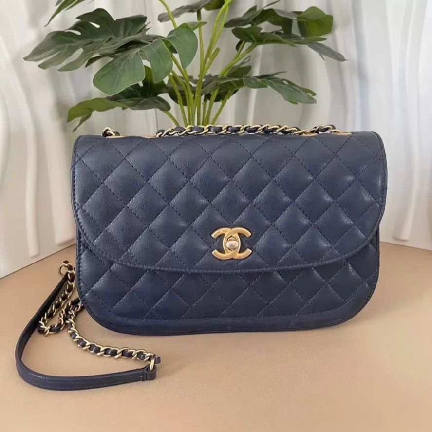 Chanel Pre-loved Bag Very good condition Size ONE SIZE - 1 Thumbnail