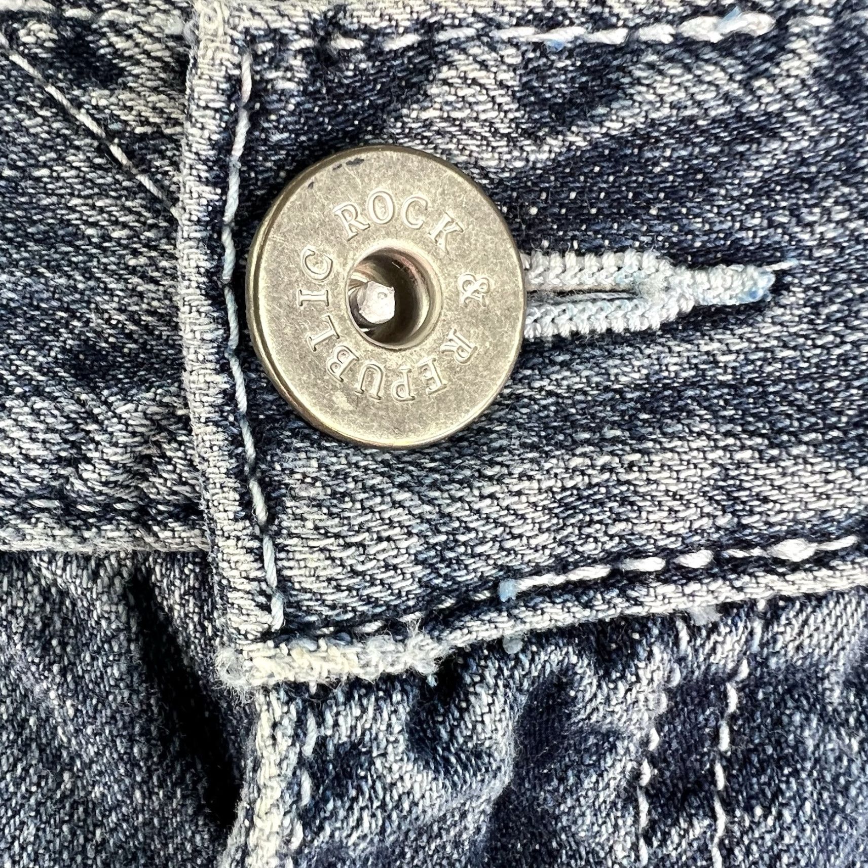 Vintage VINTAGE Rock & Republic Henlee Jeans Straight Men 38x32 Distressed 90s Grunge Blue Denim Jeans Mens Size US 38 / EU 54 - 5 Thumbnail