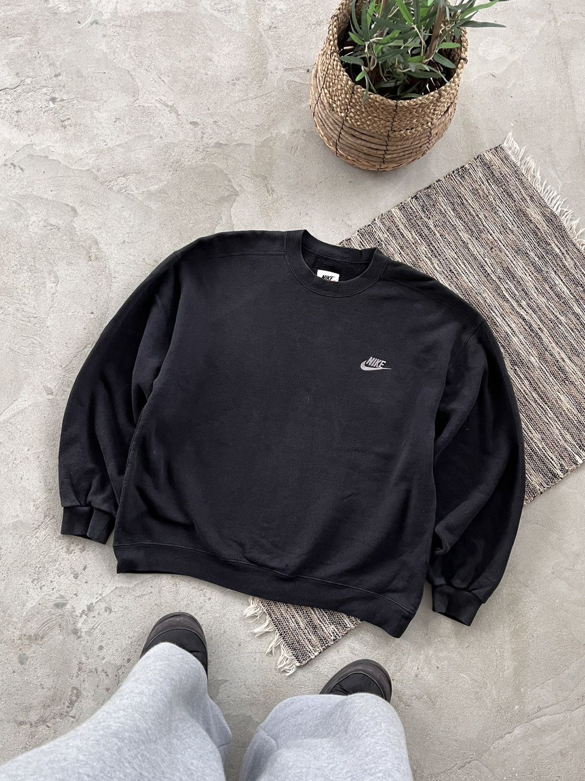 Nike 90s Vintage Nike Faded Black Boxy Fit sk8 blank Sweatshirt Size US L / EU 52-54 / 3 - 1 Thumbnail