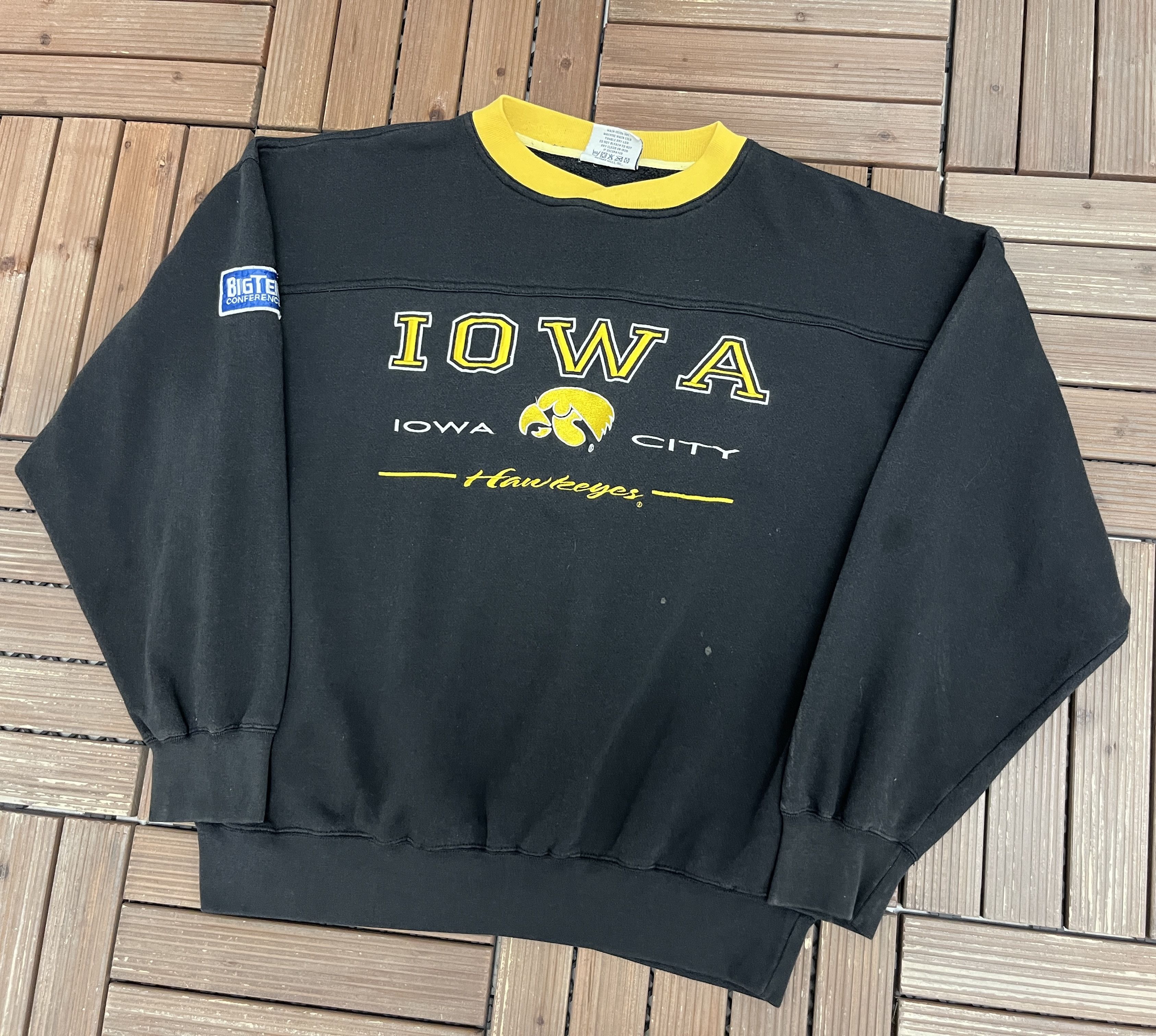 Vintage Iowa Hawkeyes Embroidered Vintage Black Crewneck Sweater Size US L / EU 52-54 / 3 - 3 Thumbnail