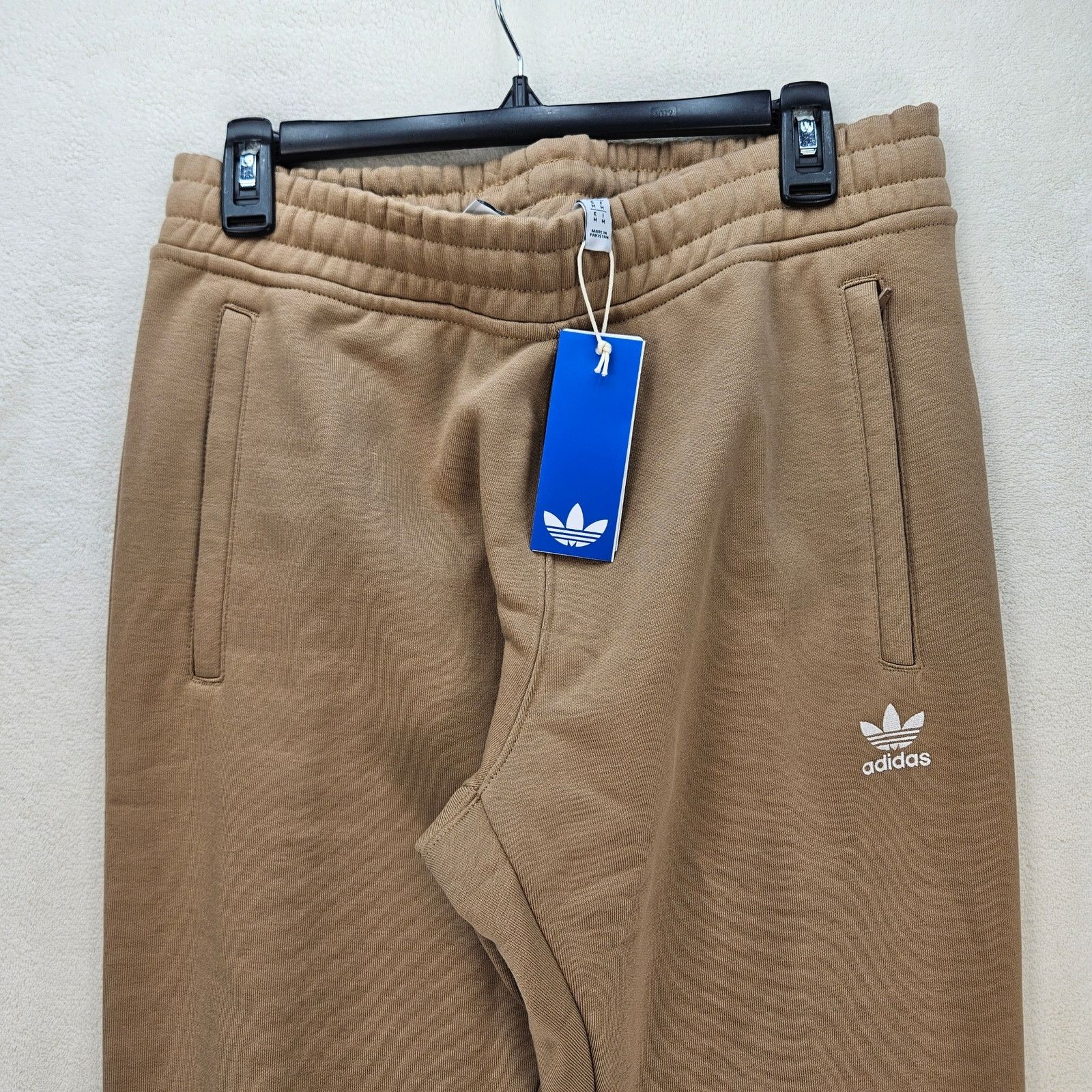 Adidas ADIDAS ORIGINALS MEN'S MEDIUM KHAKI SWEATPANTS JW3614 NWT Size US 32 / EU 48 - 2 Thumbnail