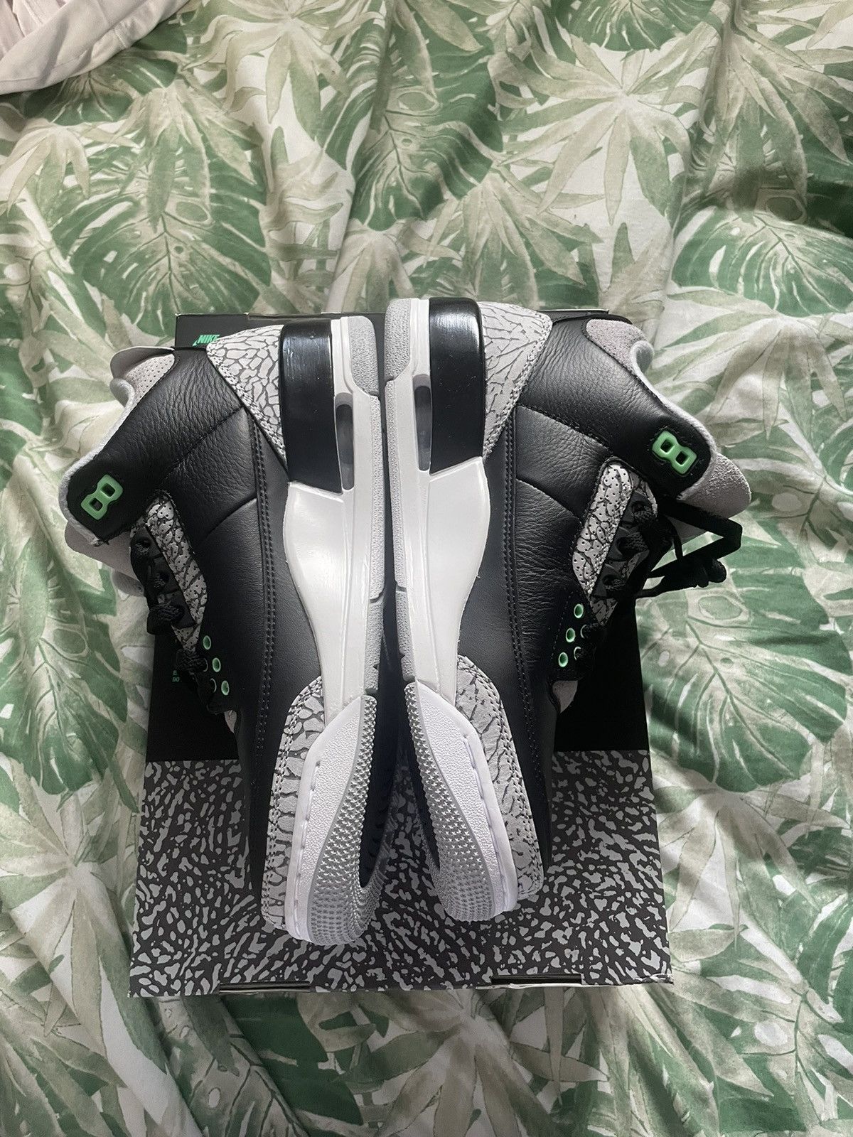 Jordan Brand Jordan 3 Green Glow Size US 7 / EU 40 - 3 Thumbnail
