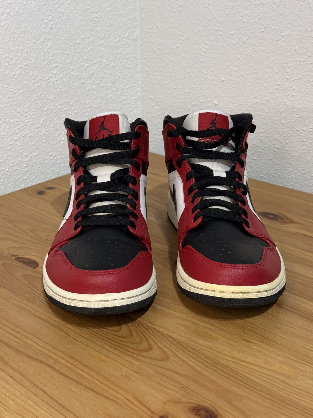 Jordan Brand × Nike Nike Air Jordan 1 Mid Chicago Toe No box Size US 10.5 / EU 43-44 - 2 Thumbnail