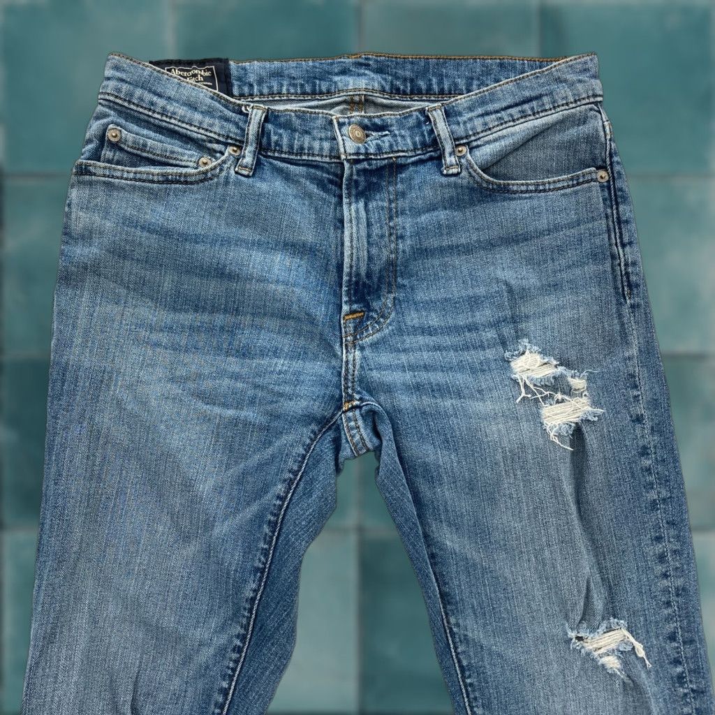 Abercrombie & Fitch Abercrombie & Fitch Jeans Mens 31x32 Langdon Slim Straight Blue Denim Distressed Size US 31 - 1 Thumbnail