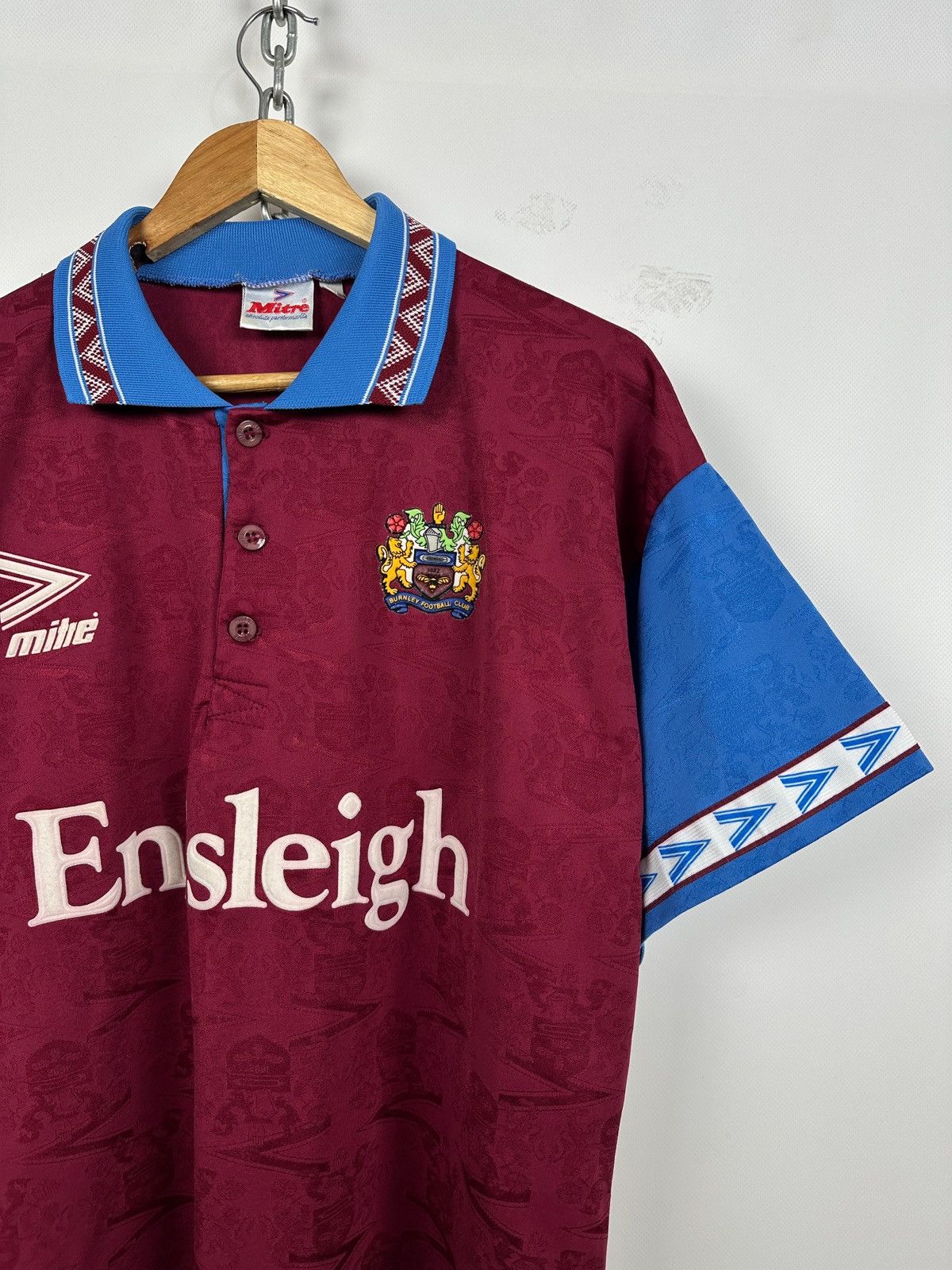 Vintage 1993/95 Mitre Burnley FC Vintage Home Soccer Jersey Size US L / EU 52-54 / 3 - 5 Thumbnail