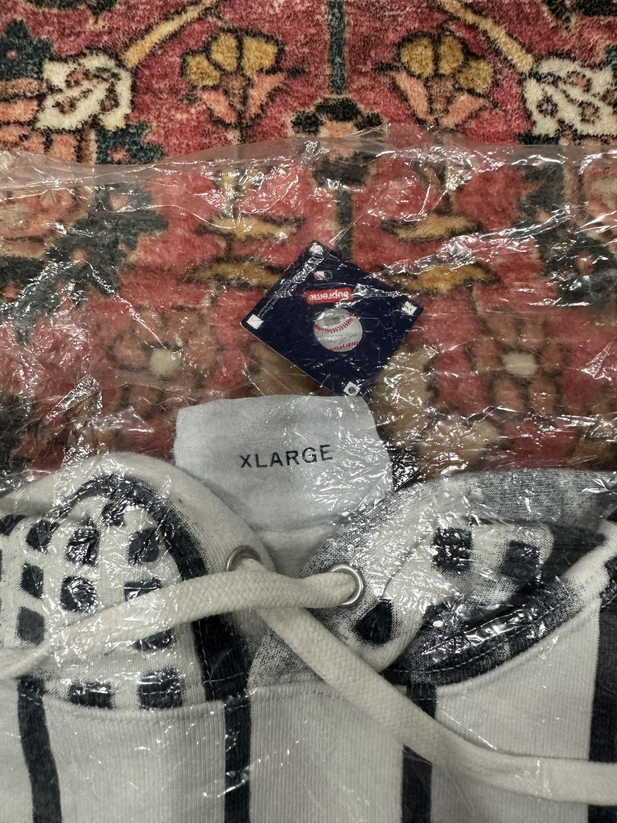 New York Yankees × Supreme Supreme x New York Yankees Airbrush Graffiti Hoodie Size US XL / EU 56 / 4 - 4 Thumbnail