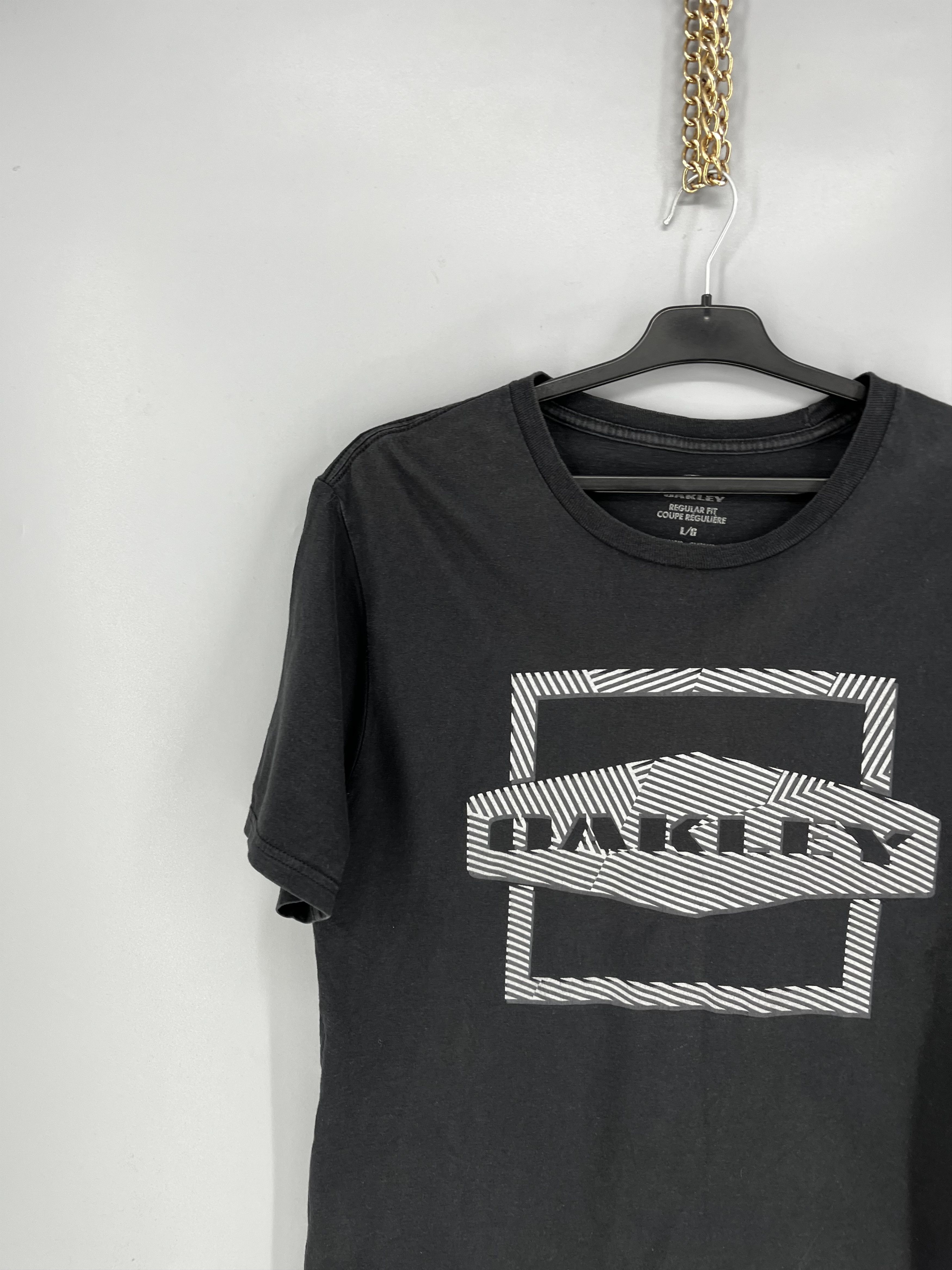 Oakley Oakley Vintage 3D Logo Y2K Archival 90s T shirt Size US L / EU 52-54 / 3 - 4 Thumbnail