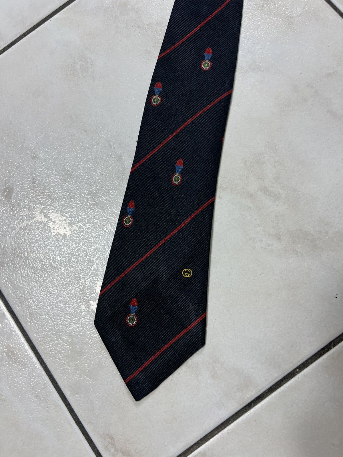 Gucci Vintage Gucci Italy silk tie striped navy red logo GG Size ONE SIZE - 2 Thumbnail