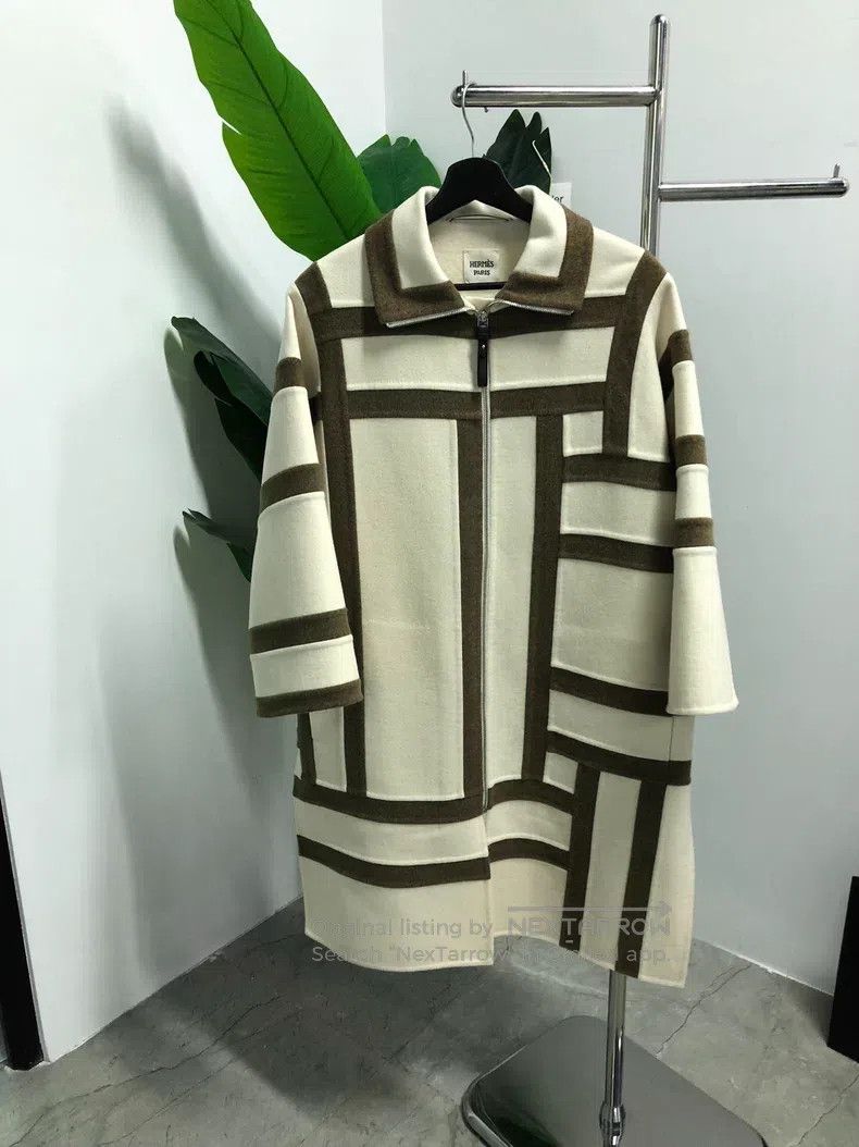 Hermes Hermes Colorblocked Embroidered Collar Long Sleeve Coat, G Size XXS / US 00 / IT 34 - 1 Thumbnail