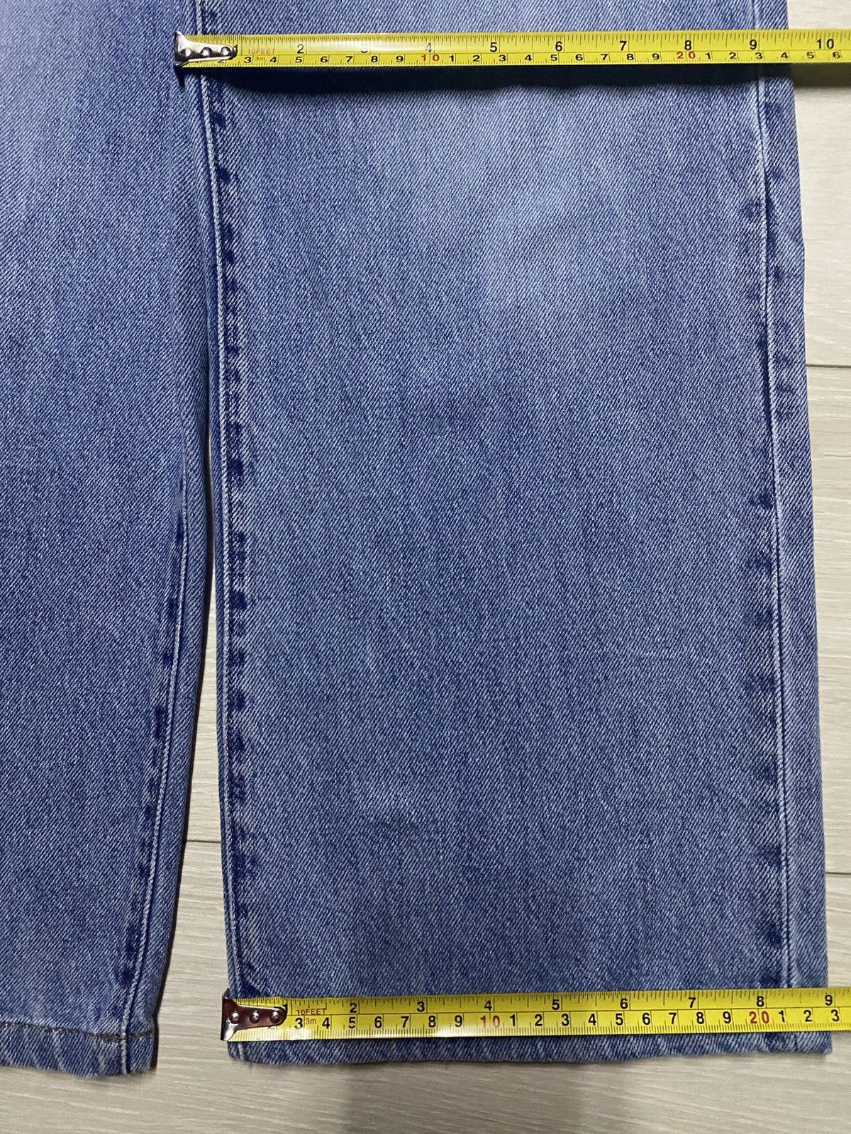 Uniqlo Vintage Uniqlo Light Wash Baggy Jeans Size US 27 - 13 Thumbnail