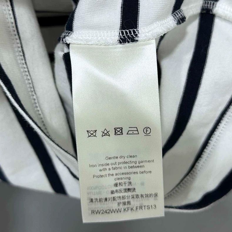 Louis Vuitton Short Sleeve Cropped LV Logo T -2505 Size S / US 4 / IT 40 - 6 Thumbnail