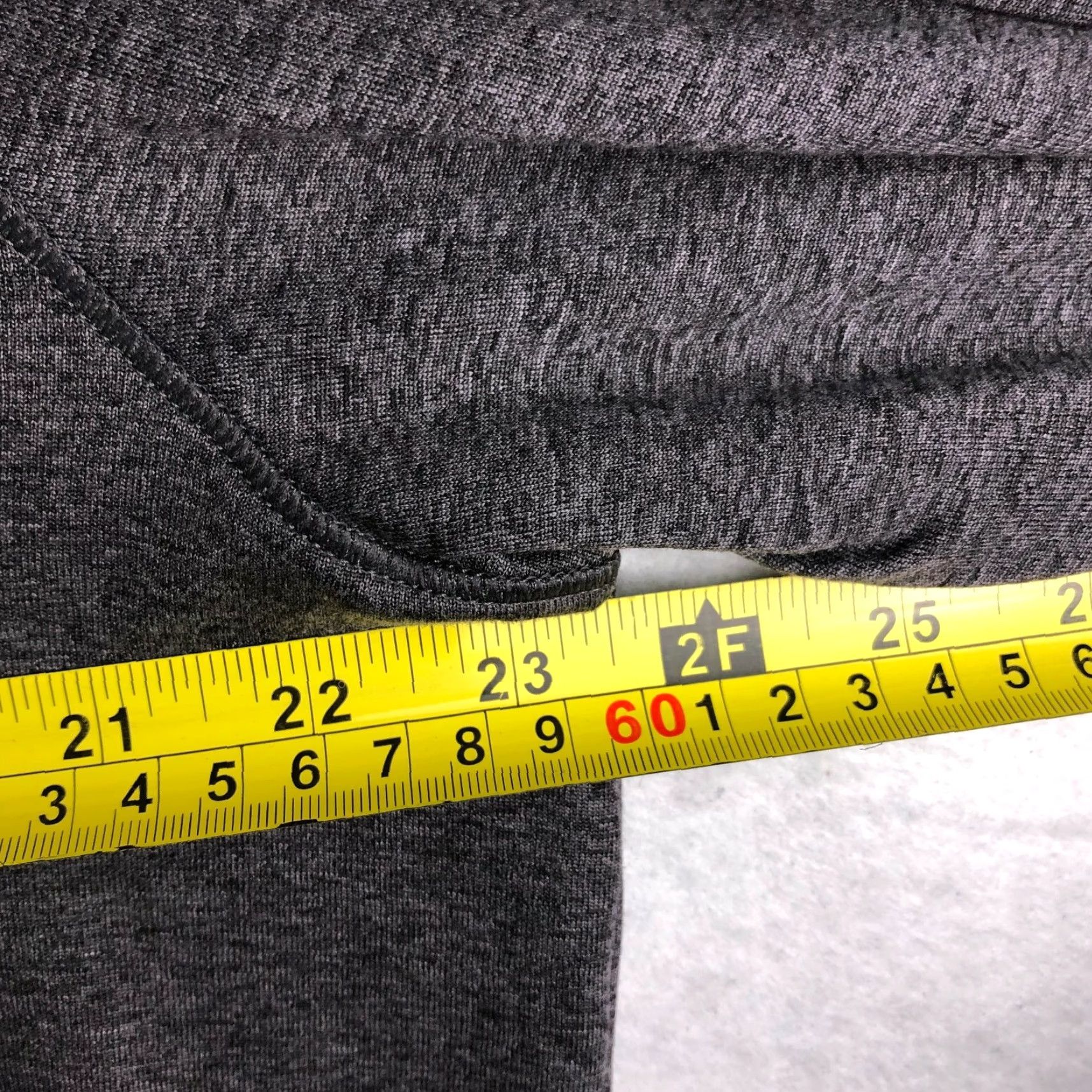 Under Armour Under Armour Men Gray Long Sleeve Crew Neck T Shirt Size L Remodeling Regular Logo Batman - Vintage No Size US L / EU 52-54 / 3 - 3 Thumbnail