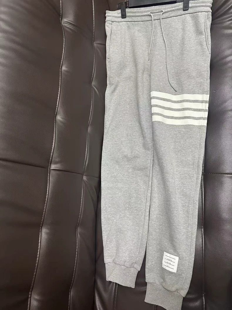 Thom Browne Thom Browne size4 Grey trousers Size US 28 / EU 44 - 1 Thumbnail