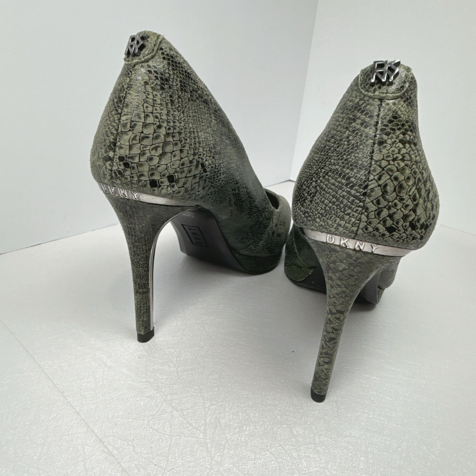 DKNY DKNY Two Tone Snake Pump | Military Green | 7.5 Size US 7.5 / IT 37.5 - 7 Thumbnail
