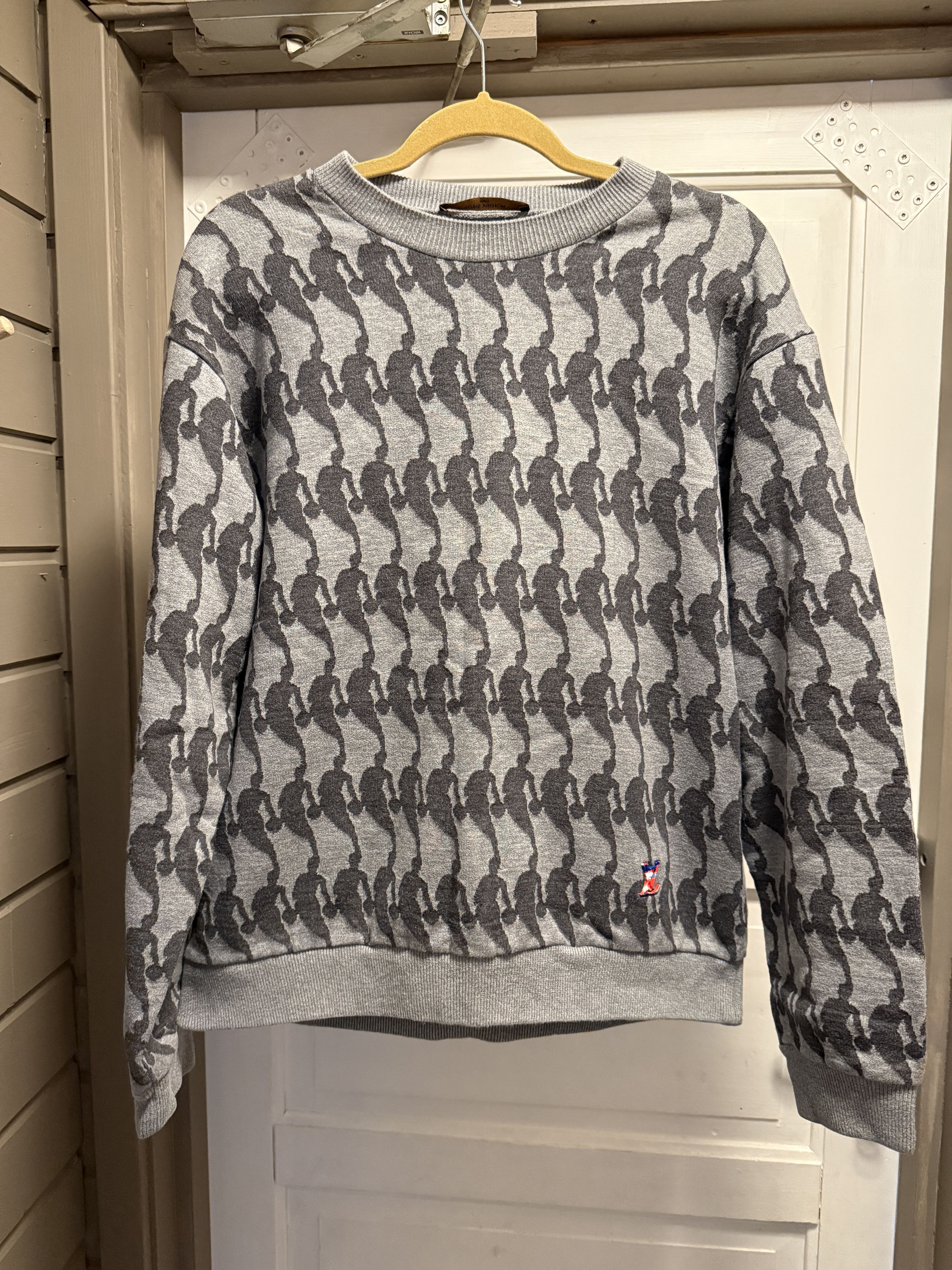Louis Vuitton Louis Vuitton x NBA Grey Crewneck Sweatshirt (L) Size US L / EU 52-54 / 3 - 1 Thumbnail