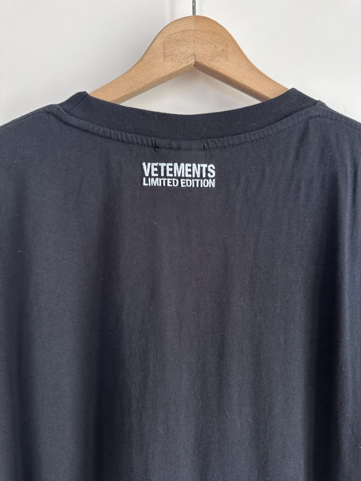 Vetements Vetements Insecurity Tee T-shirt Size US S / EU 44-46 / 1 - 10 Thumbnail