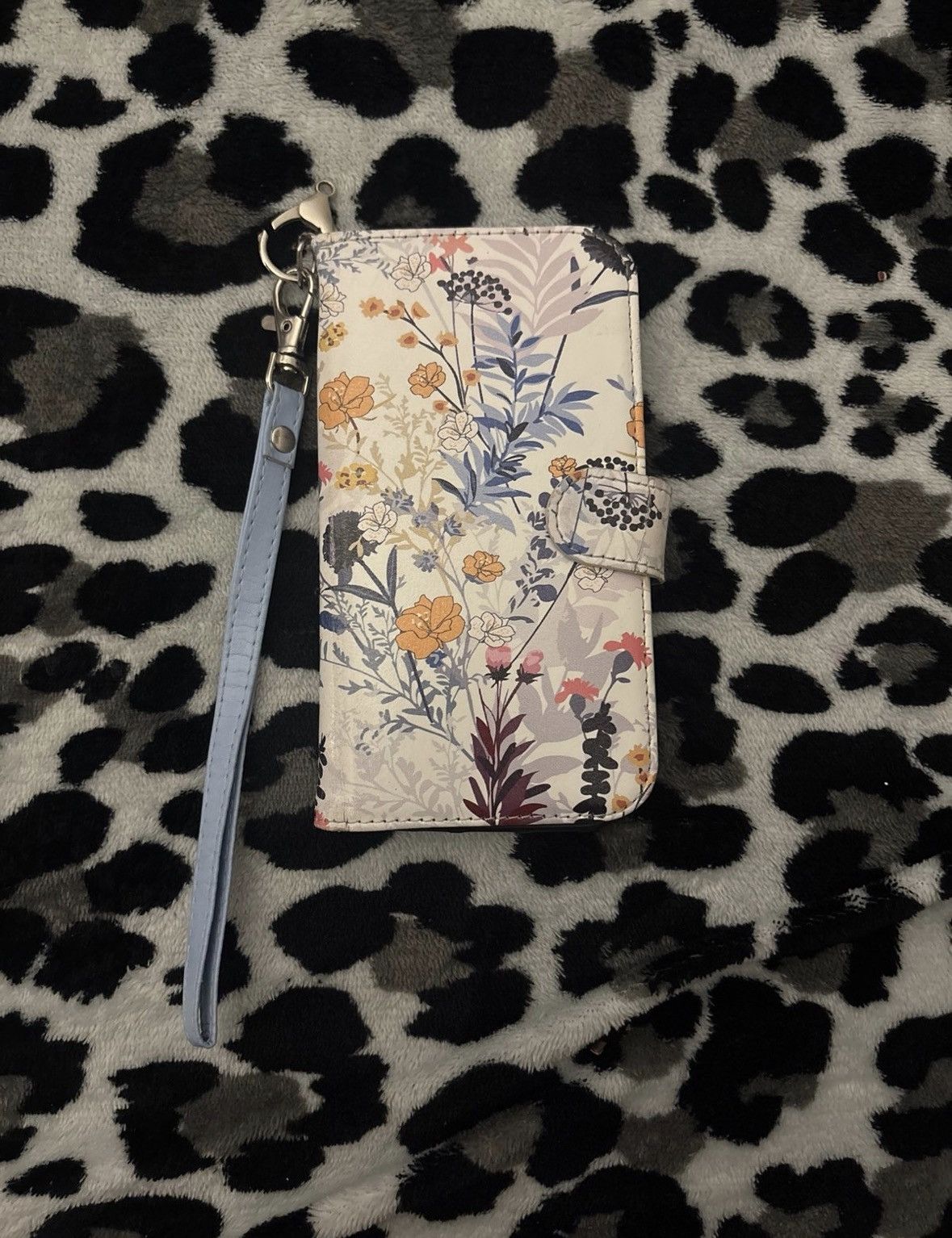 Kate Spade Wallet Phone Case for iPhone 15 (New) Size ONE SIZE - 1 Thumbnail
