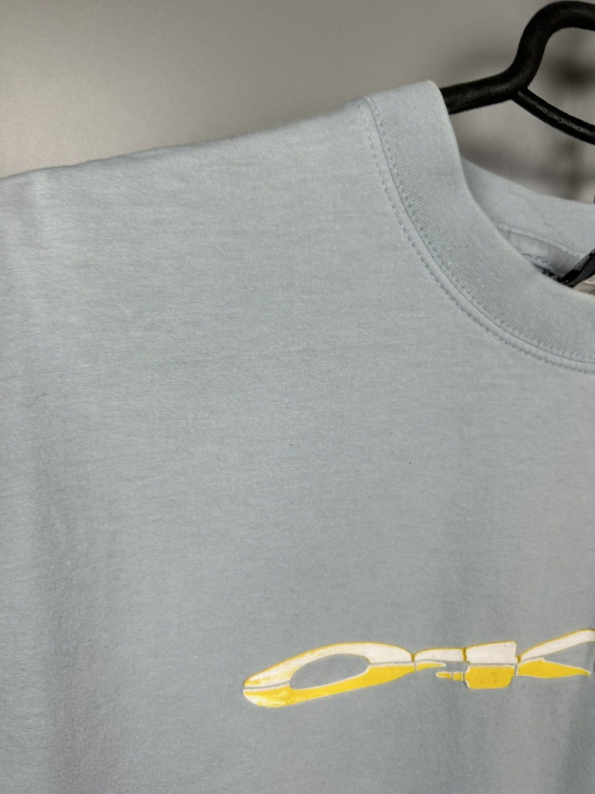 Vintage Vintage Y2K Oakley Logo Tee Size US M / EU 48-50 / 2 - 7 Thumbnail