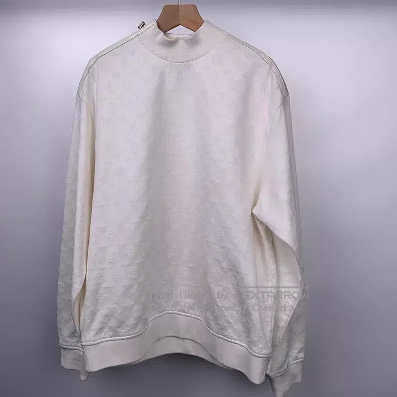 Louis Vuitton Louis Vuitton Fully printed white sweatshirt Size US S / EU 44-46 / 1 - 1 Thumbnail