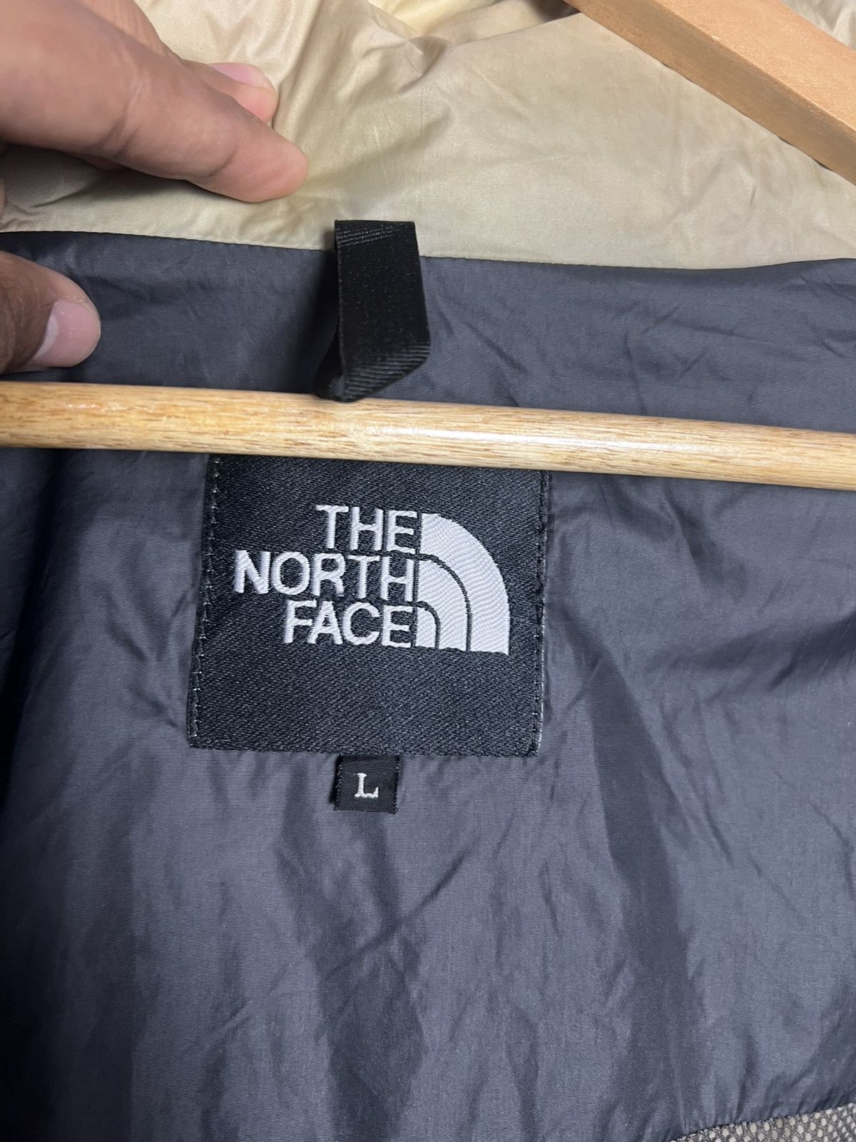 The North Face The North Face Nylon Windbreaker Jacket with Hoodie Size US L / EU 52-54 / 3 - 15 Thumbnail