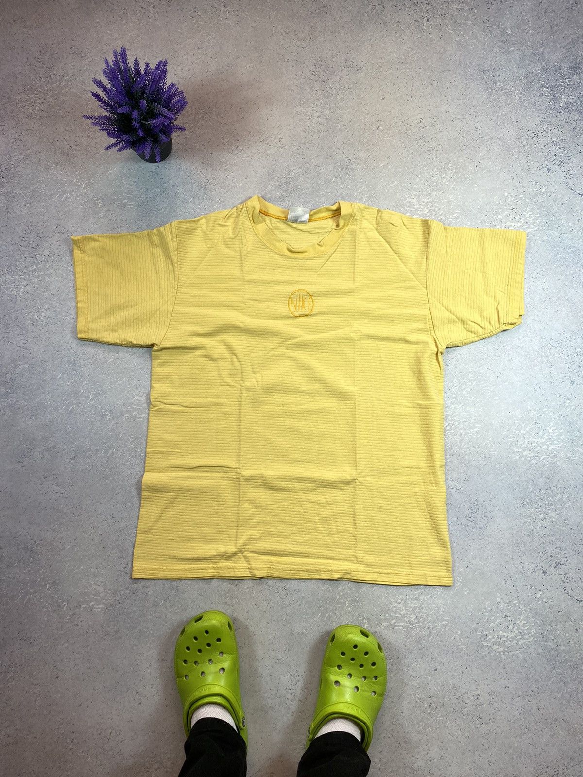 Nike × Vintage Vintage Nike Men’s Yellow T-shirt With Big Centre Logo Size US XL / EU 56 / 4 - 2 Thumbnail