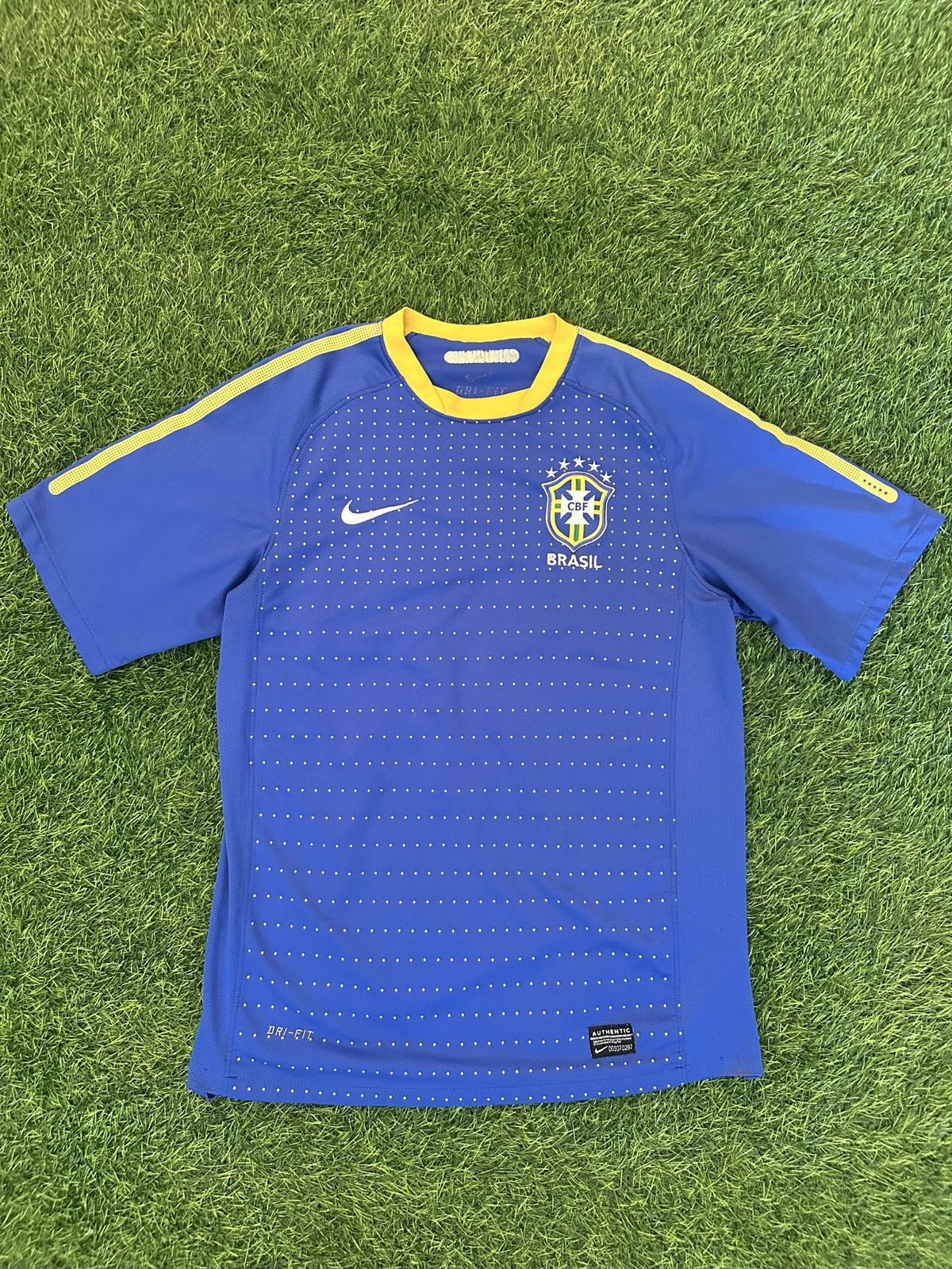 Nike Nike brazil 2010 world cup soccer jersey size Medium Size US M / EU 48-50 / 2 - 1 Thumbnail