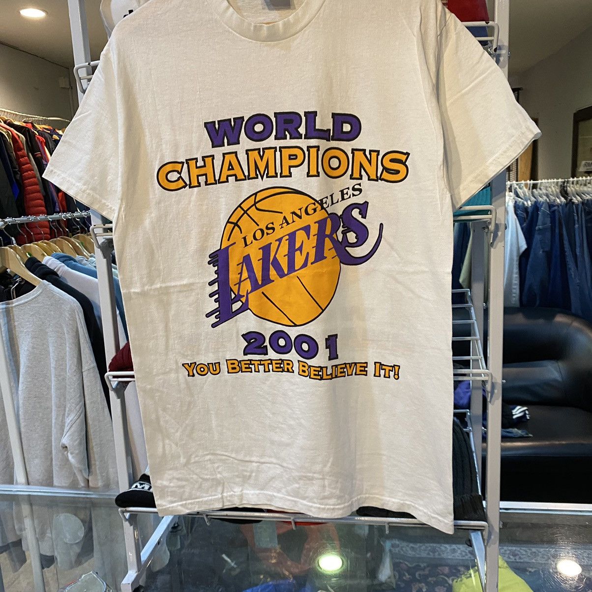 NBA Vintage L.A. Lakers NBA Champion back 2 back 2001 size M Size US M / EU 48-50 / 2 - 4 Thumbnail