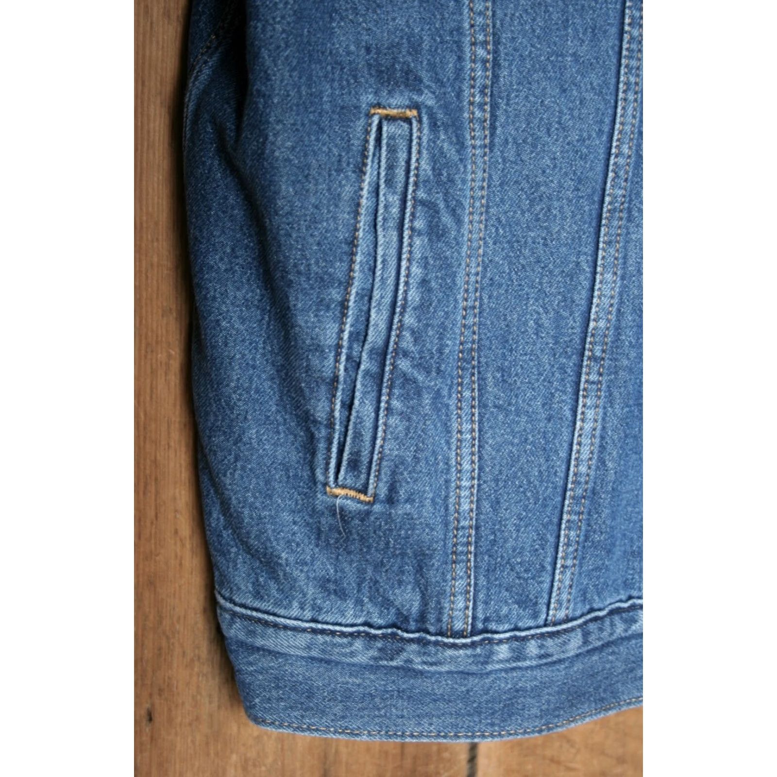 Levi's LEVI'S Silvertab Blue Denim Quilt Lined Baggy Trucker Jacket Women's Sz. L Shirt Denim Jacket Womens L Baggy Blue Size L / US 10 / IT 46 - 5 Thumbnail