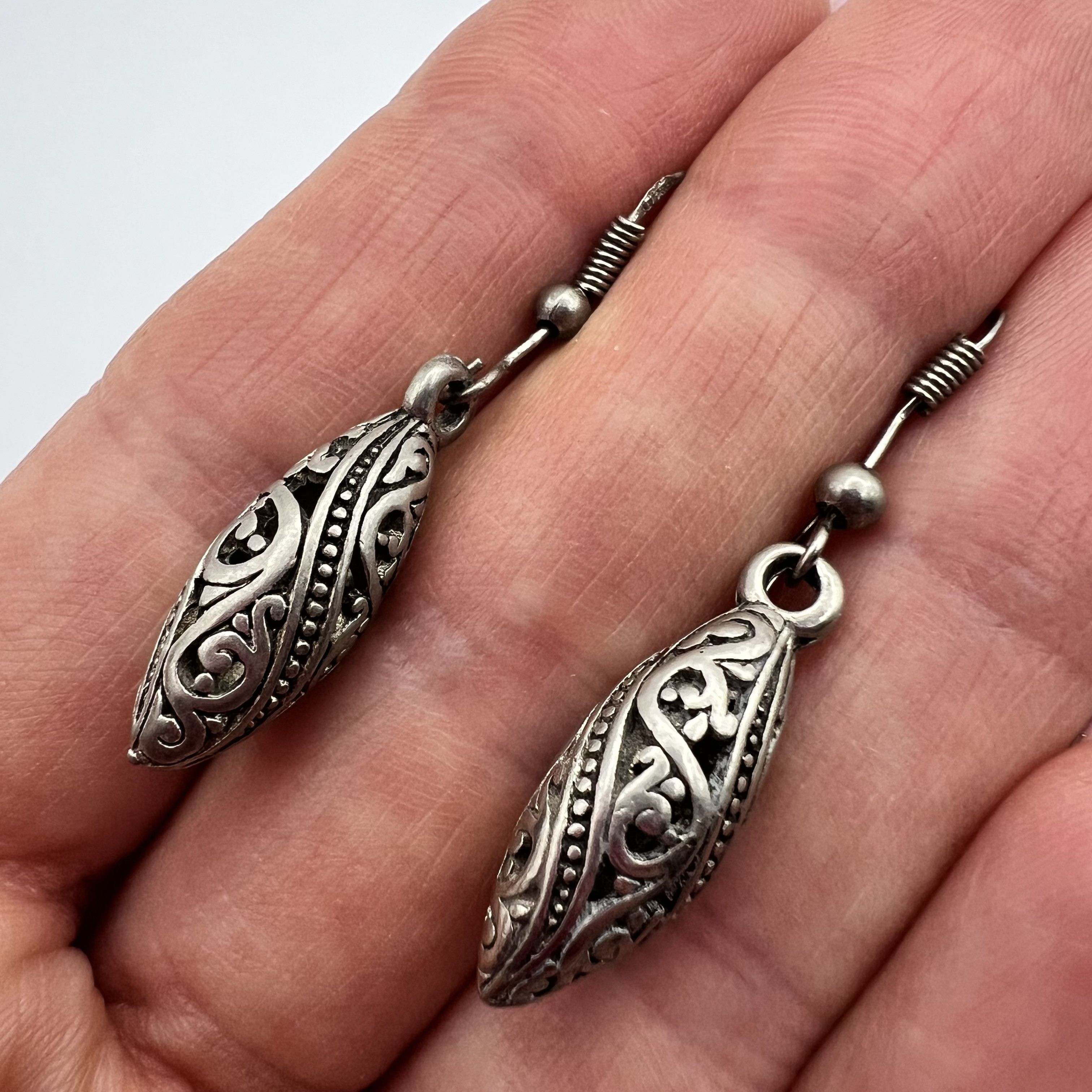 Sterling Silver Vintage Beautiful Pair Of Stud Earrings Sterling Silver 925 Size ONE SIZE - 4 Thumbnail