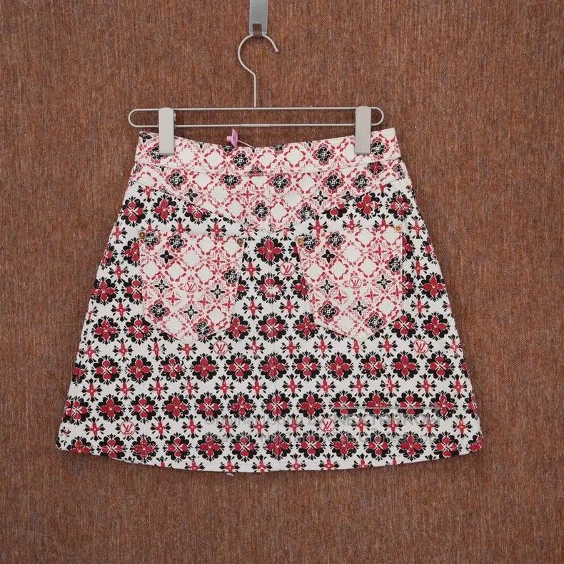 Louis Vuitton Louis Vuitton Floral full print skirt Size 35" - 2 Thumbnail