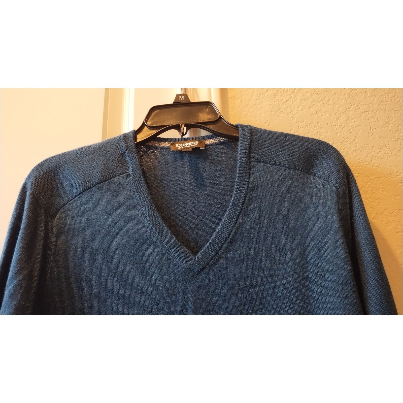 Express Express Solid Merino Wool V-neck Men sweater Casual Large Size US L / EU 52-54 / 3 - 3 Thumbnail