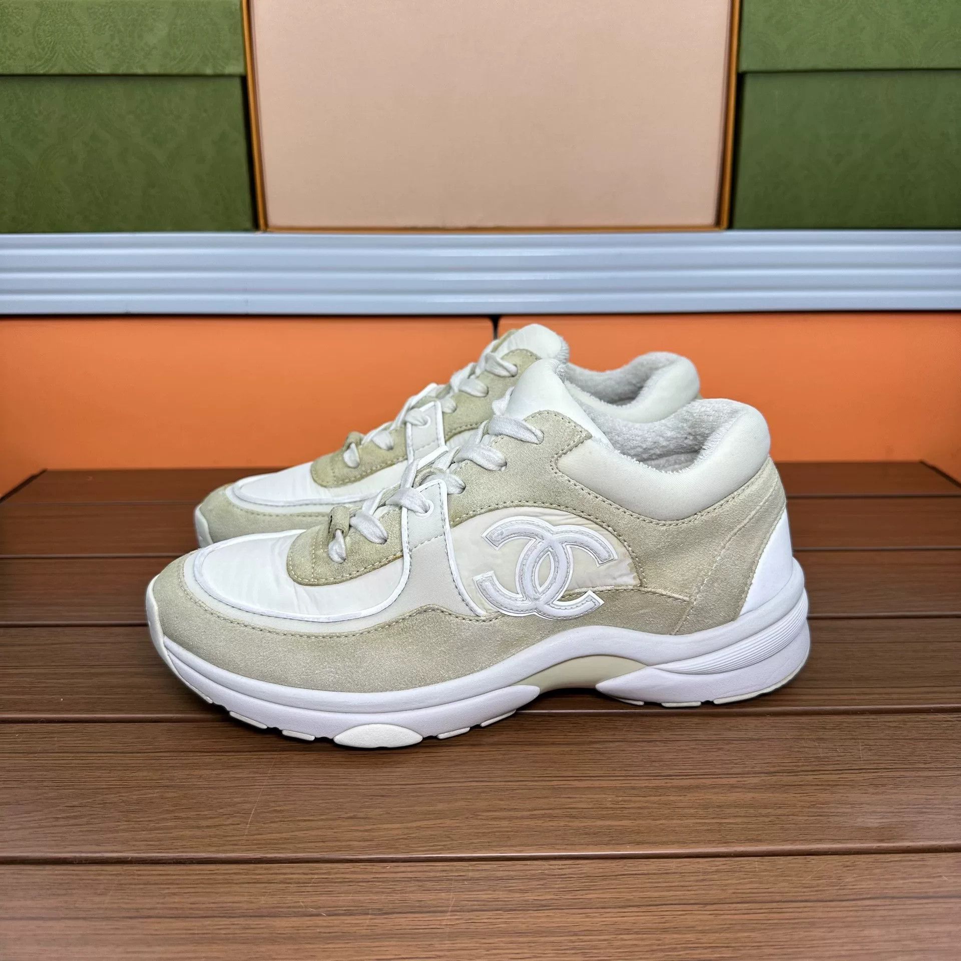 Chanel Chanel Casual White Lowtop Sneakers it_38 Women Size US 8 / IT 38 - 1 Thumbnail